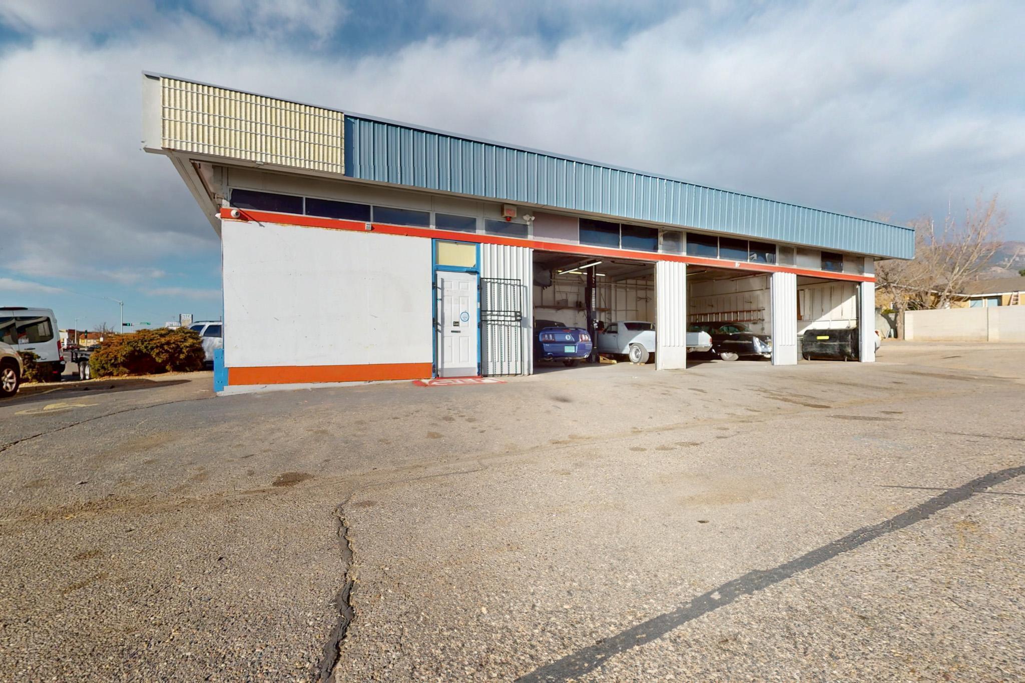 1220 JUAN TABO Boulevard NE