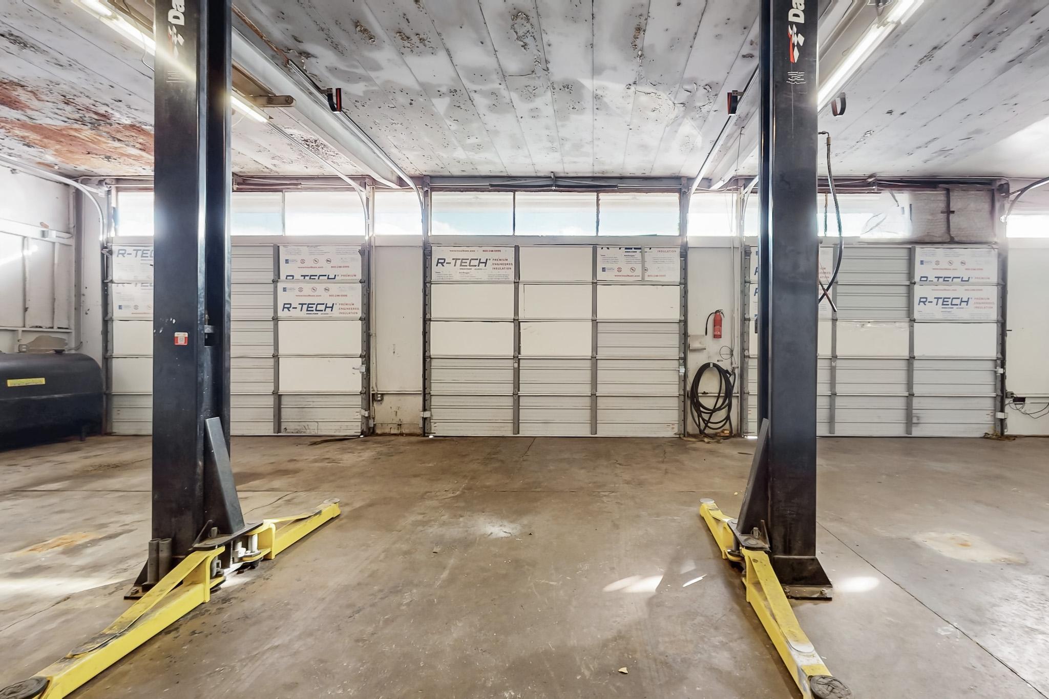 1220 JUAN TABO Boulevard NE