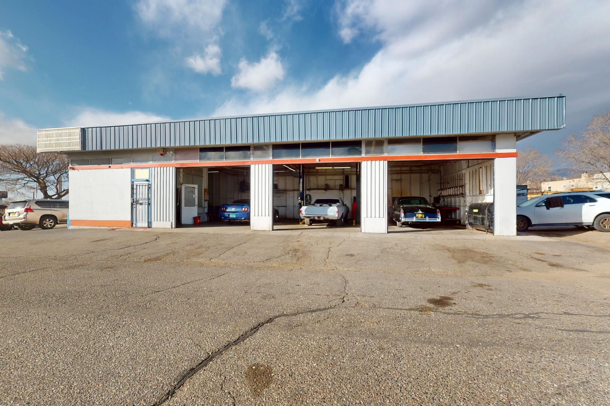 1220 JUAN TABO Boulevard NE