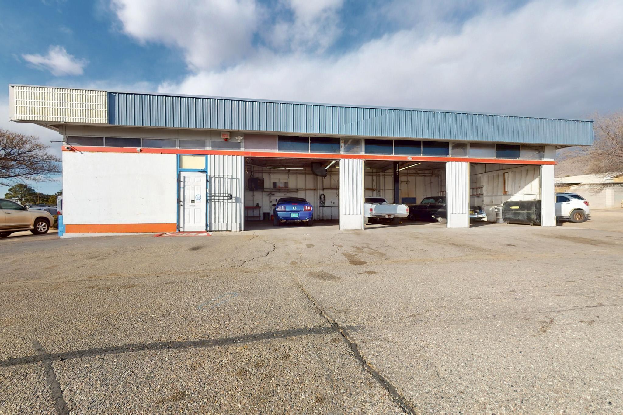 1220 JUAN TABO Boulevard NE