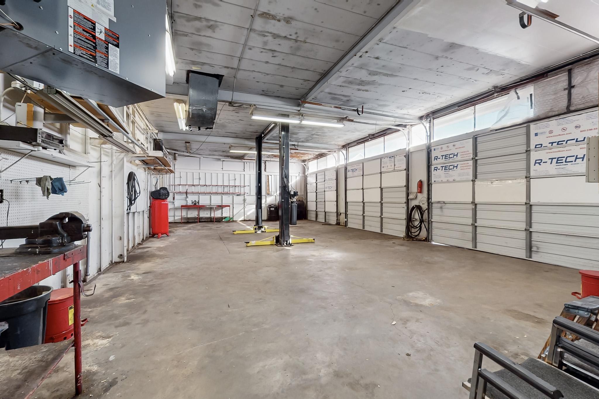 1220 JUAN TABO Boulevard NE