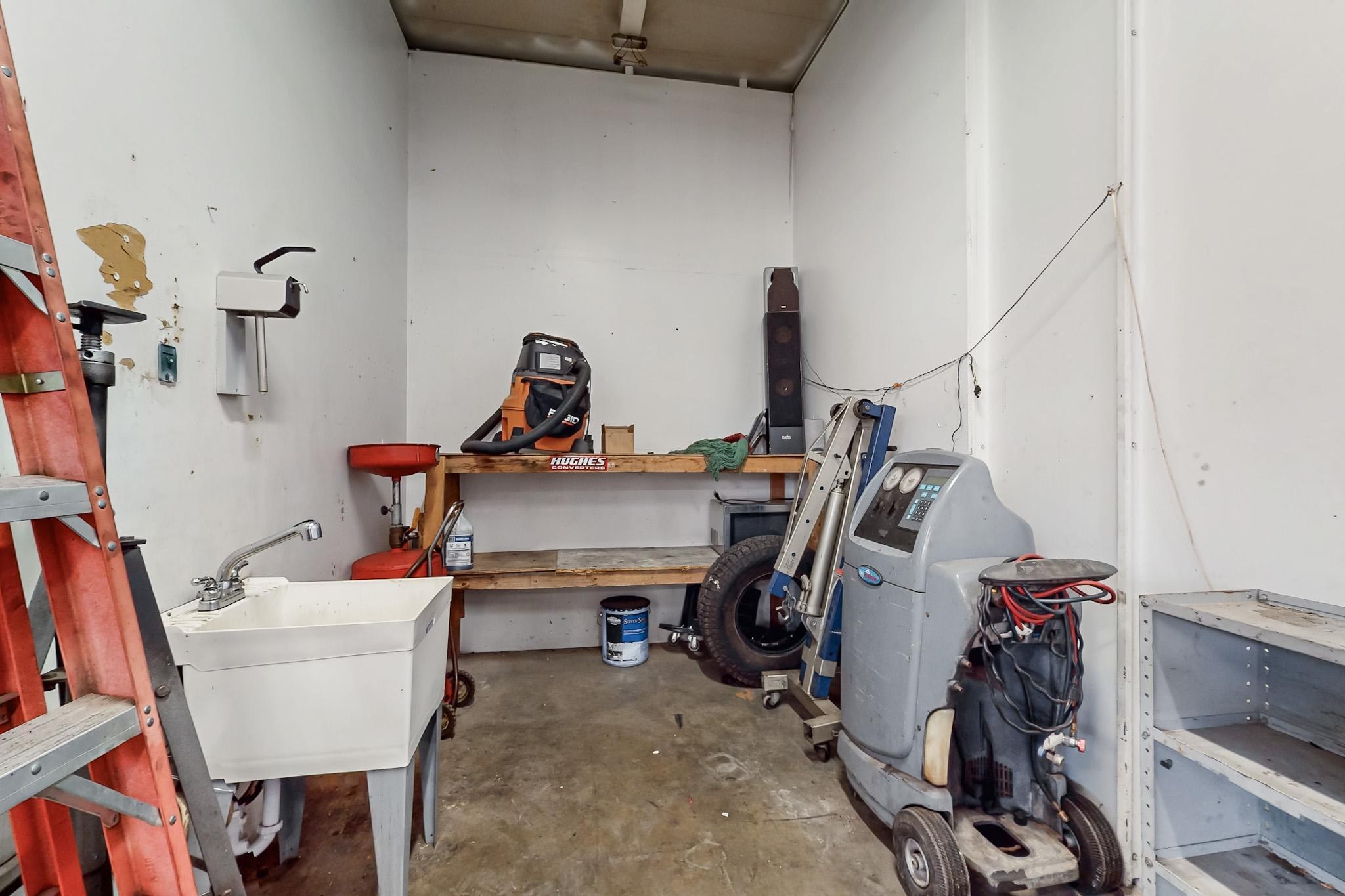 1220 JUAN TABO Boulevard NE