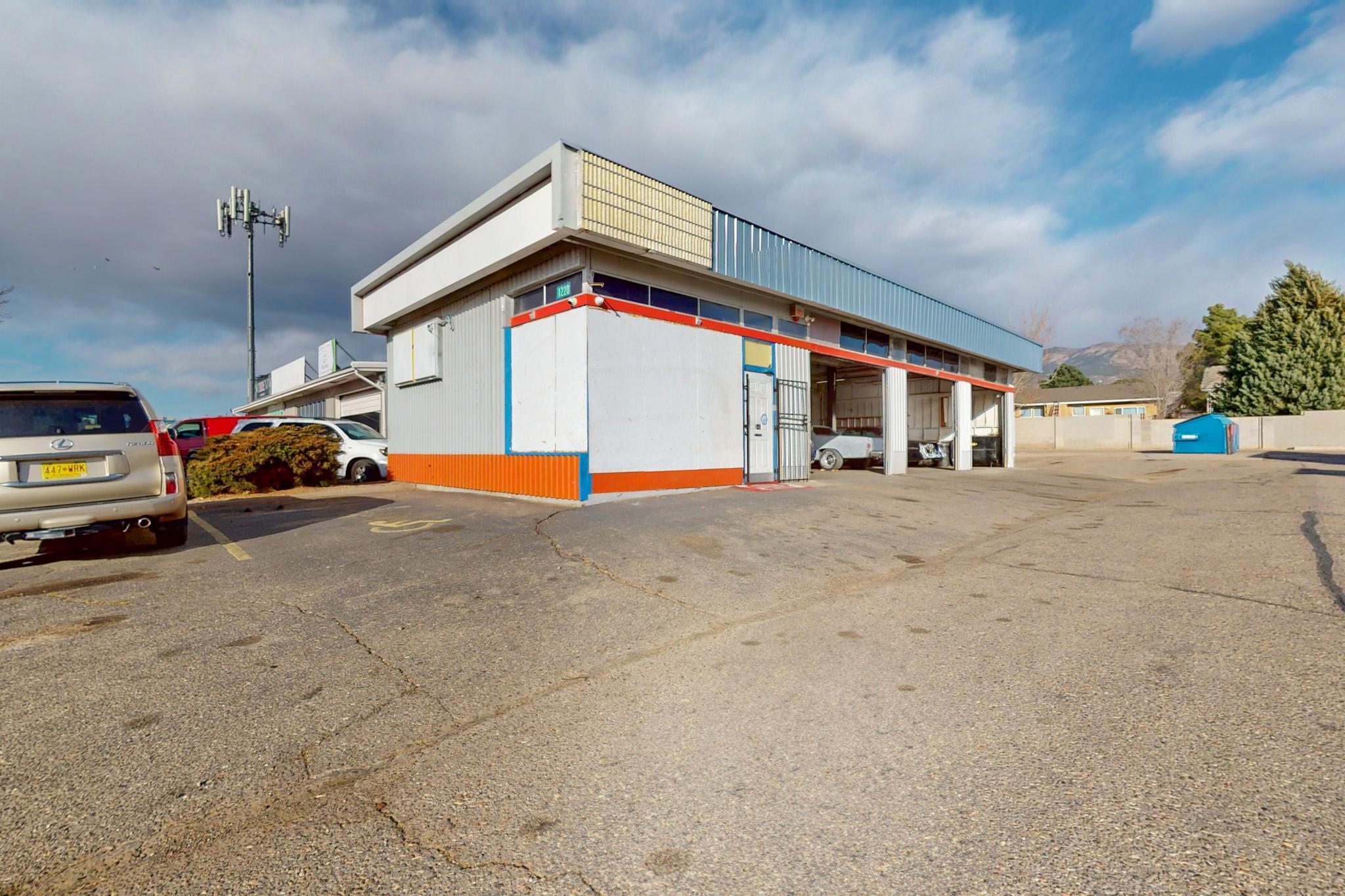 1220 JUAN TABO Boulevard NE