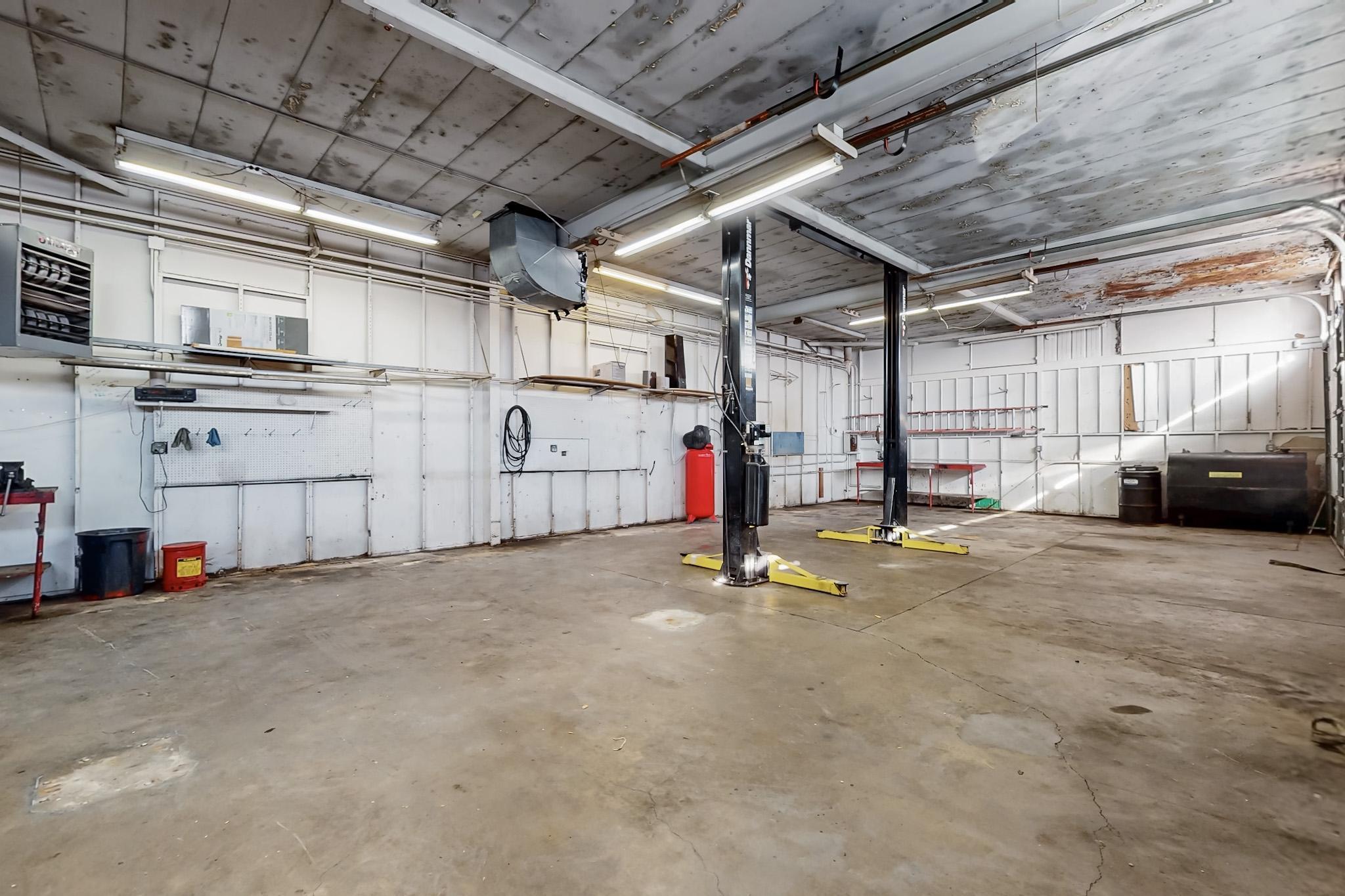 1220 JUAN TABO Boulevard NE