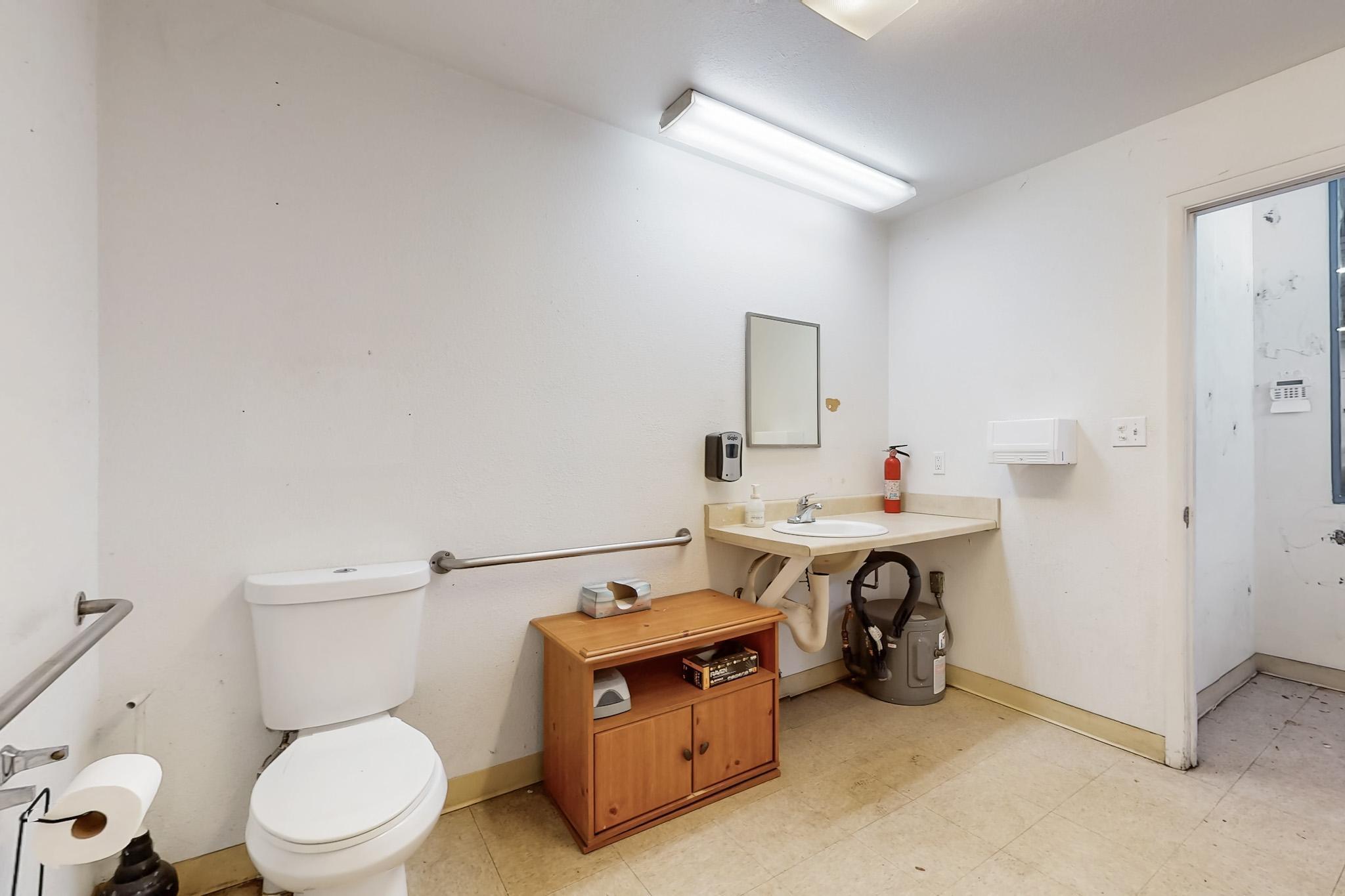 1220 JUAN TABO Boulevard NE