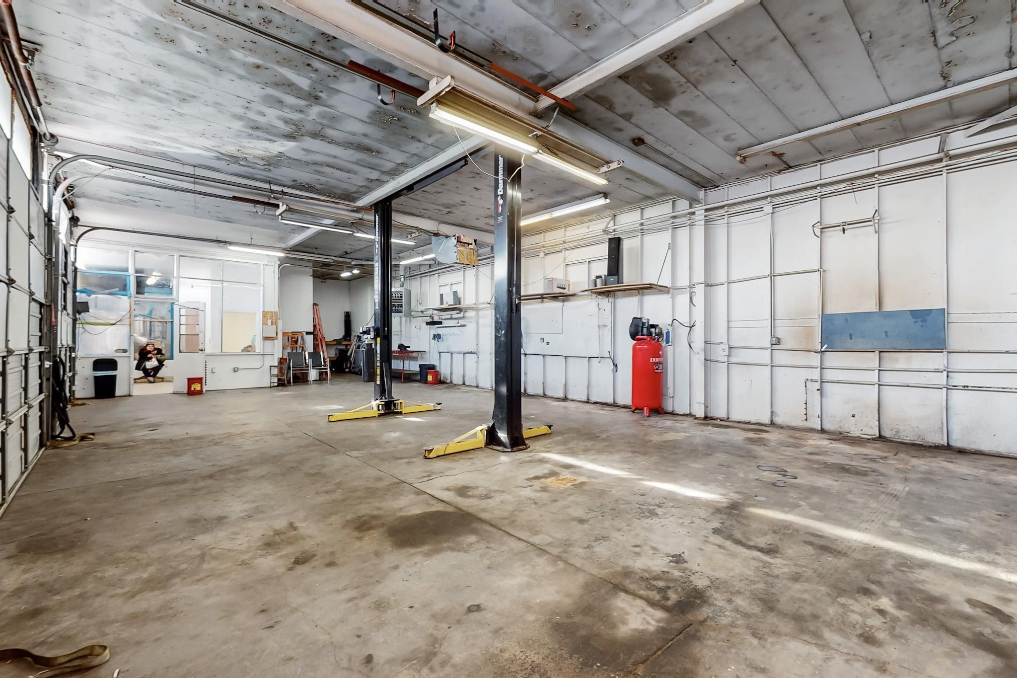 1220 JUAN TABO Boulevard NE