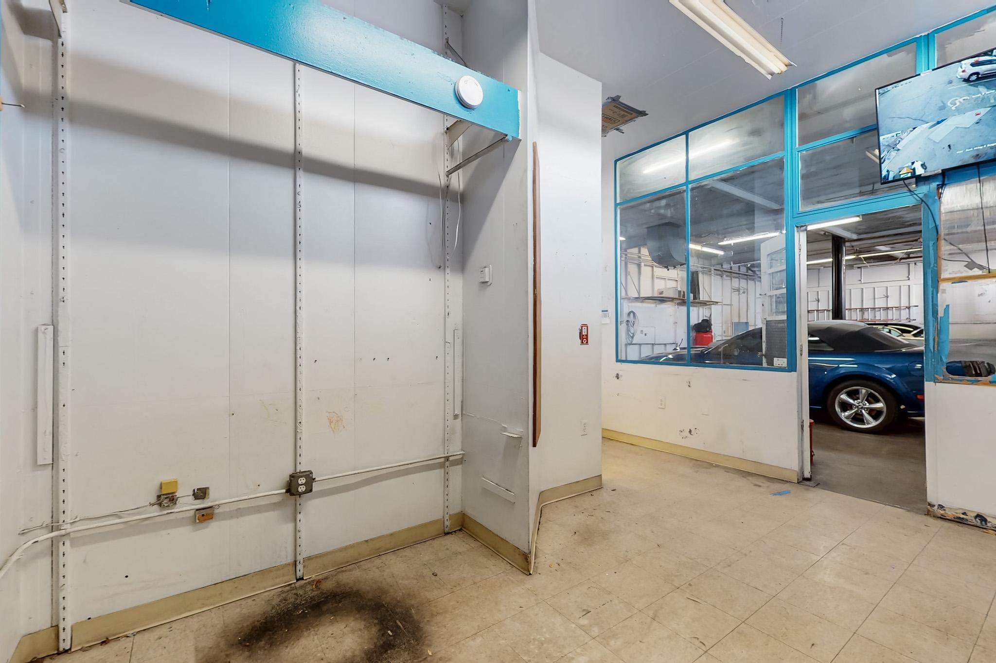 1220 JUAN TABO Boulevard NE