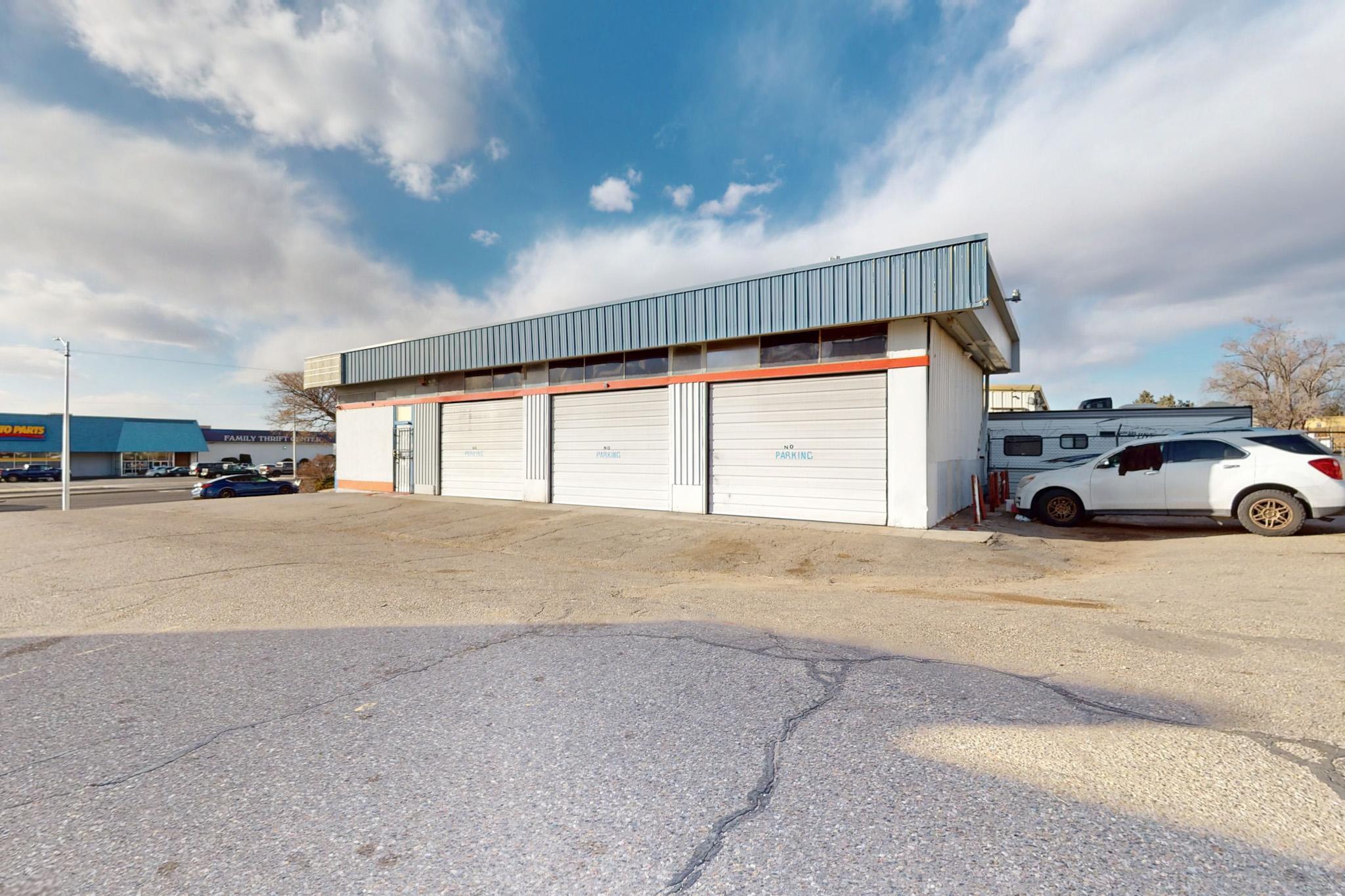 1220 JUAN TABO Boulevard NE