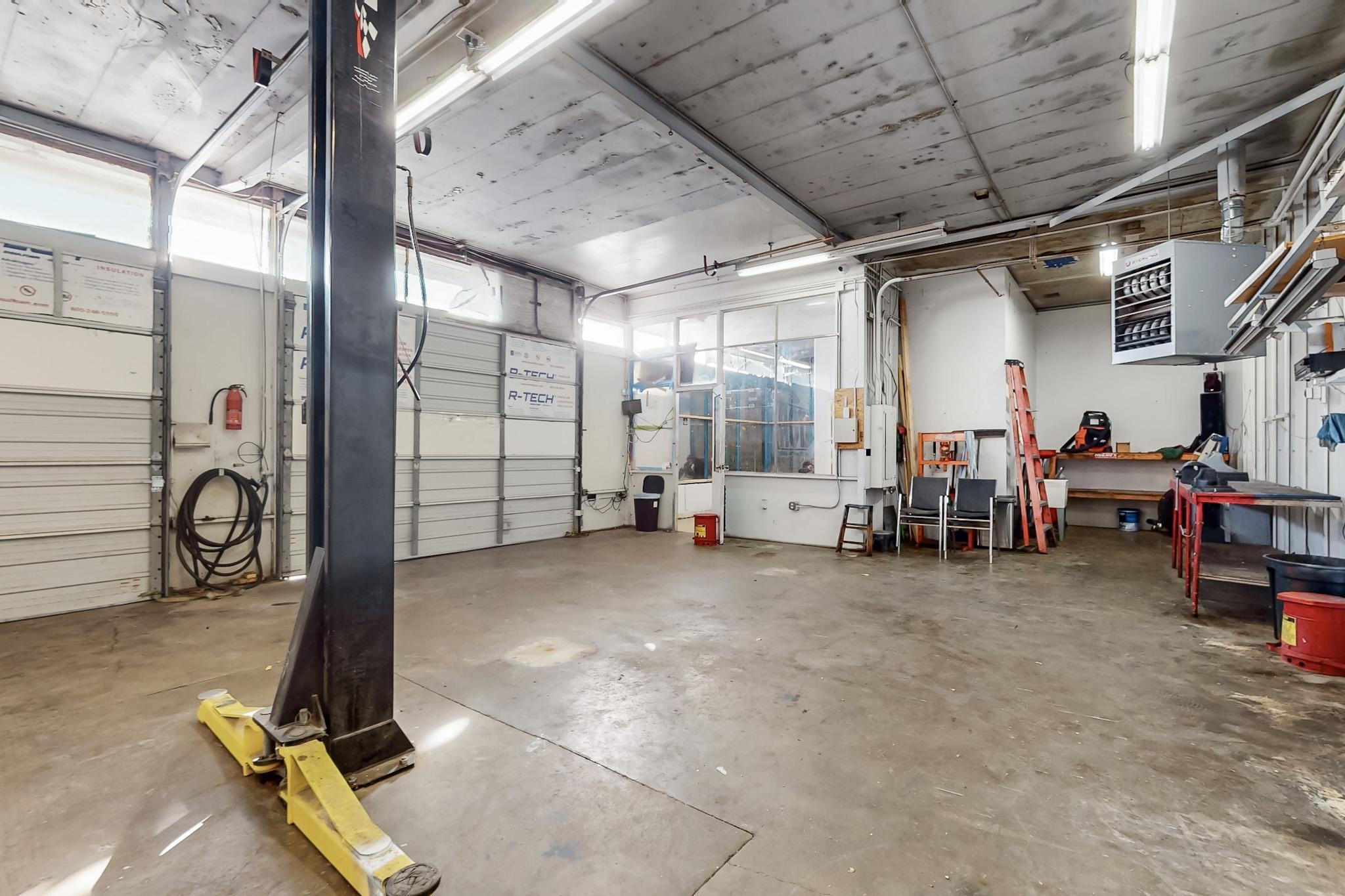 1220 JUAN TABO Boulevard NE