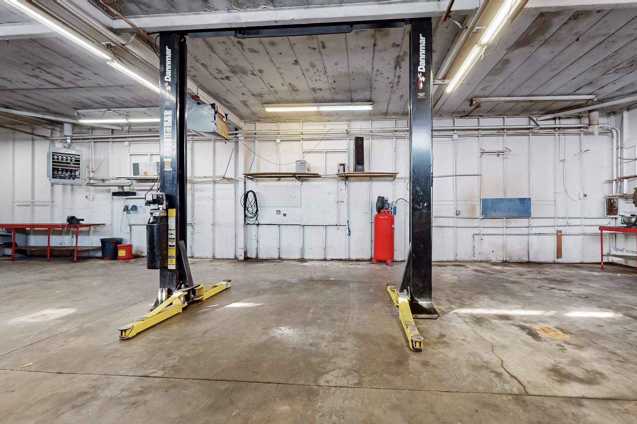 1220 JUAN TABO Boulevard NE