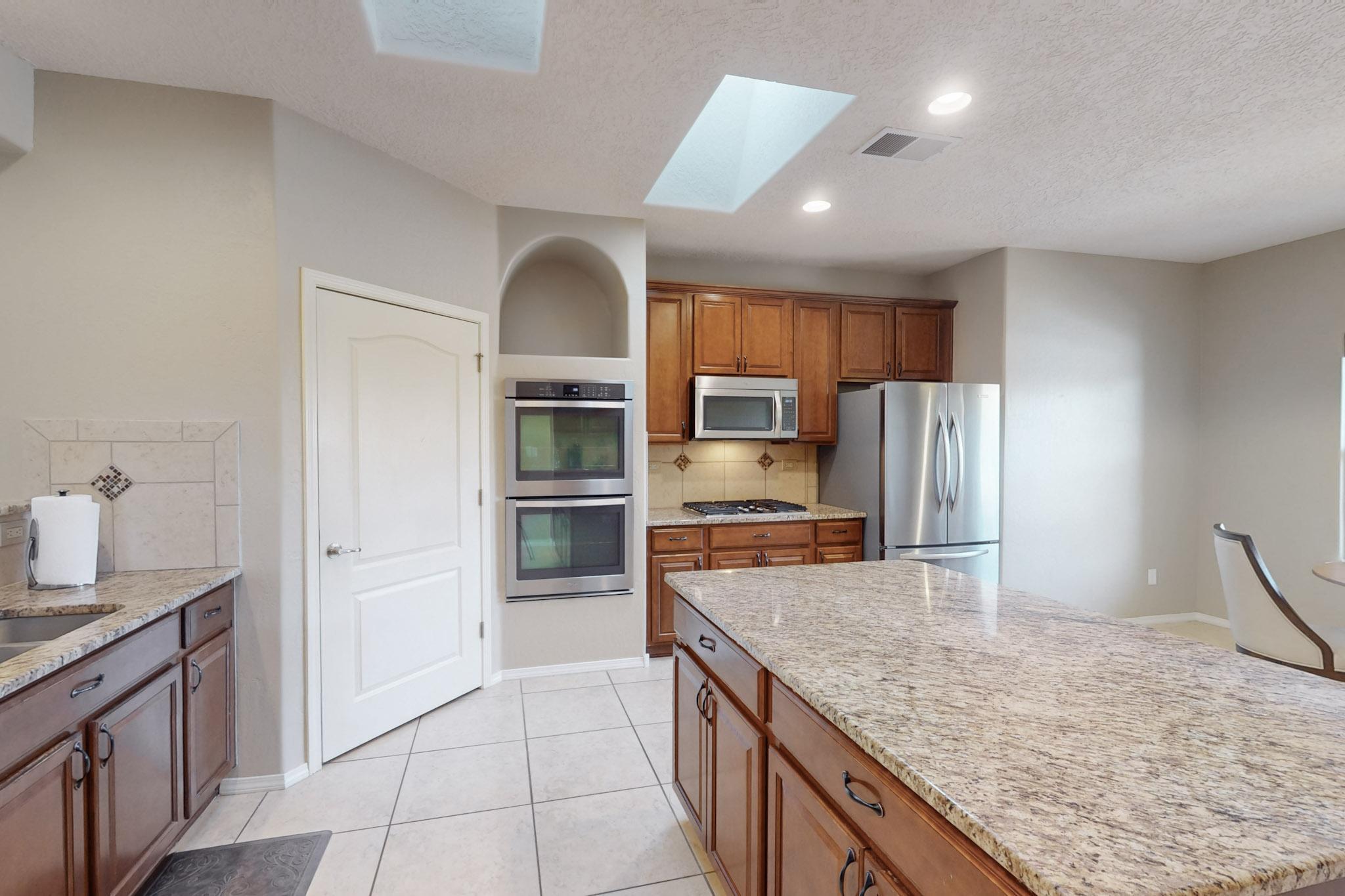 905 PRAIRIE ZINNIA Drive NE