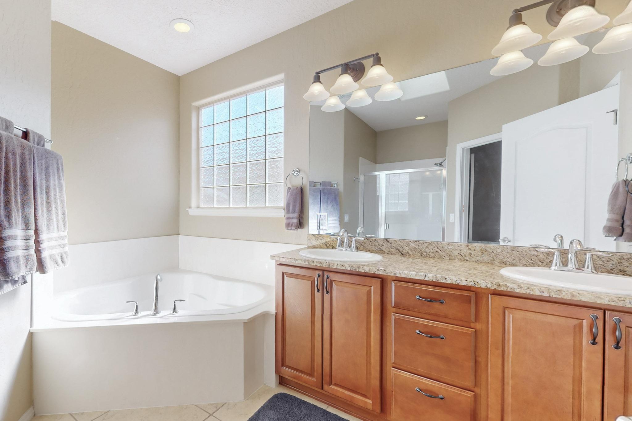 905 PRAIRIE ZINNIA Drive NE