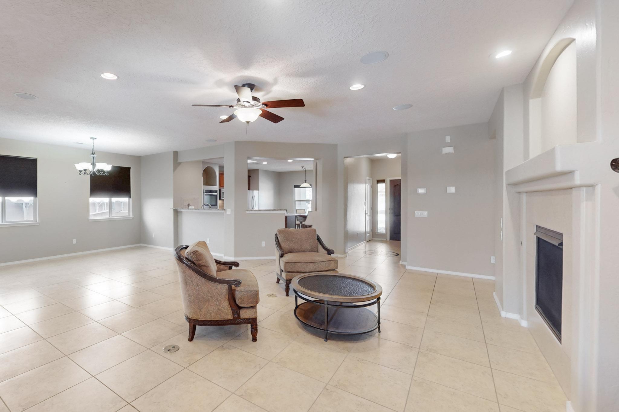 905 PRAIRIE ZINNIA Drive NE