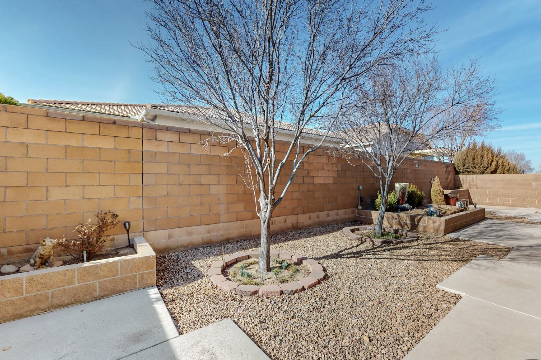 905 PRAIRIE ZINNIA Drive NE