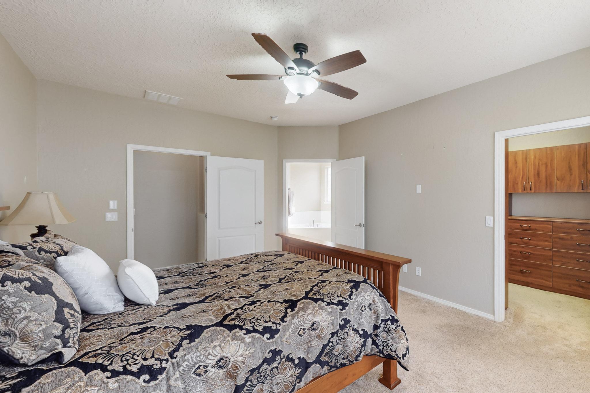 905 PRAIRIE ZINNIA Drive NE