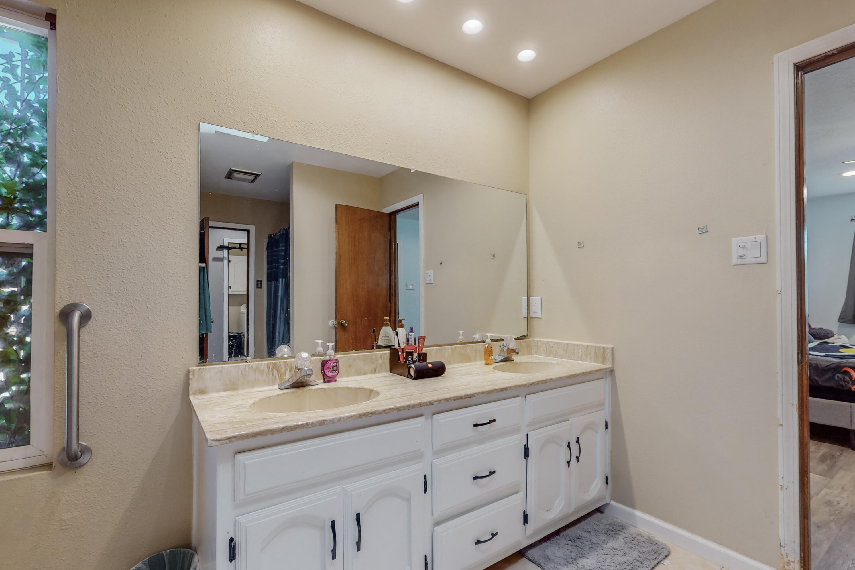 1706 UNITAS Court