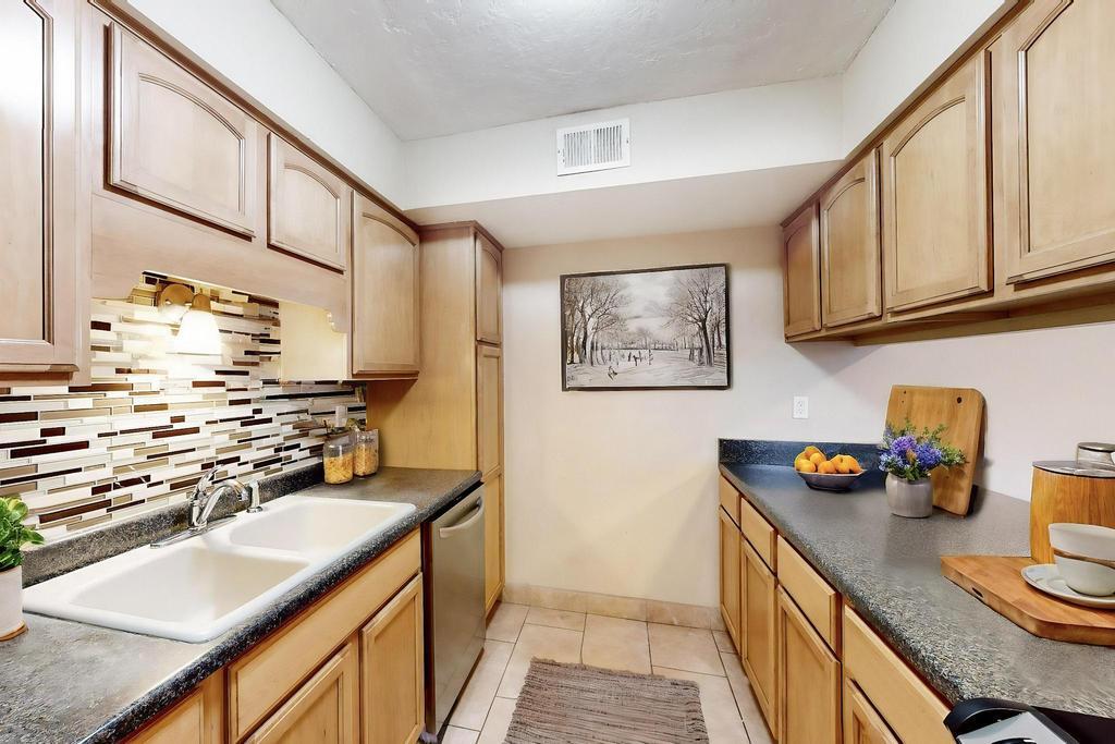 3855 MONTGOMERY Boulevard NE 1102
