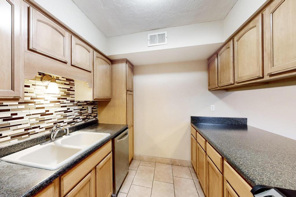 3855 MONTGOMERY Boulevard NE 1102