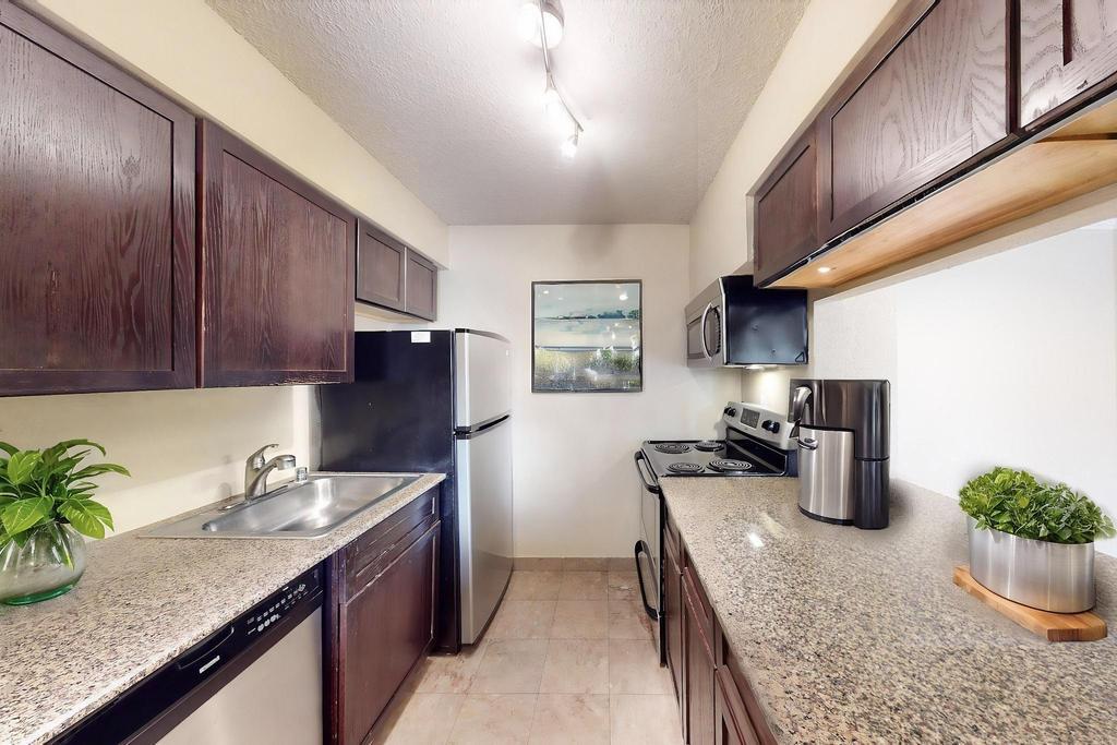 3845 MONTGOMERY Boulevard NE 938