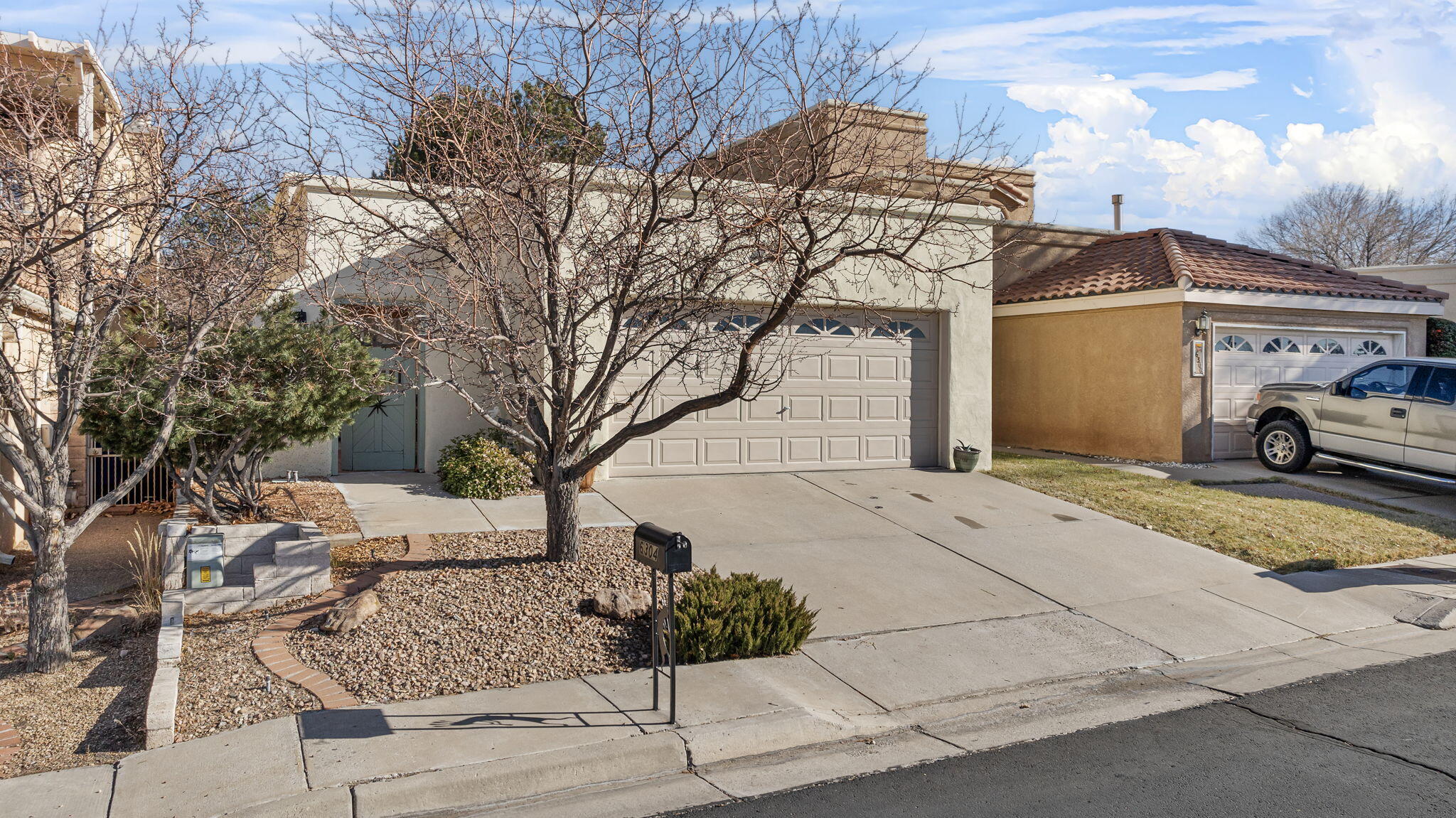 6304 CANTERBURY NE