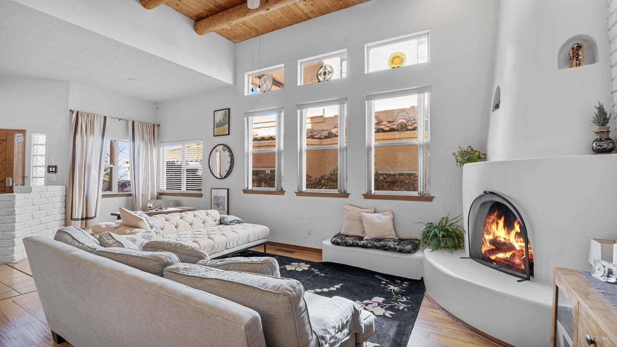6304 CANTERBURY NE