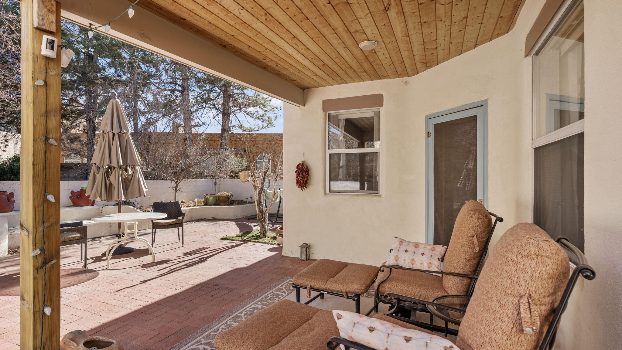 6304 CANTERBURY NE