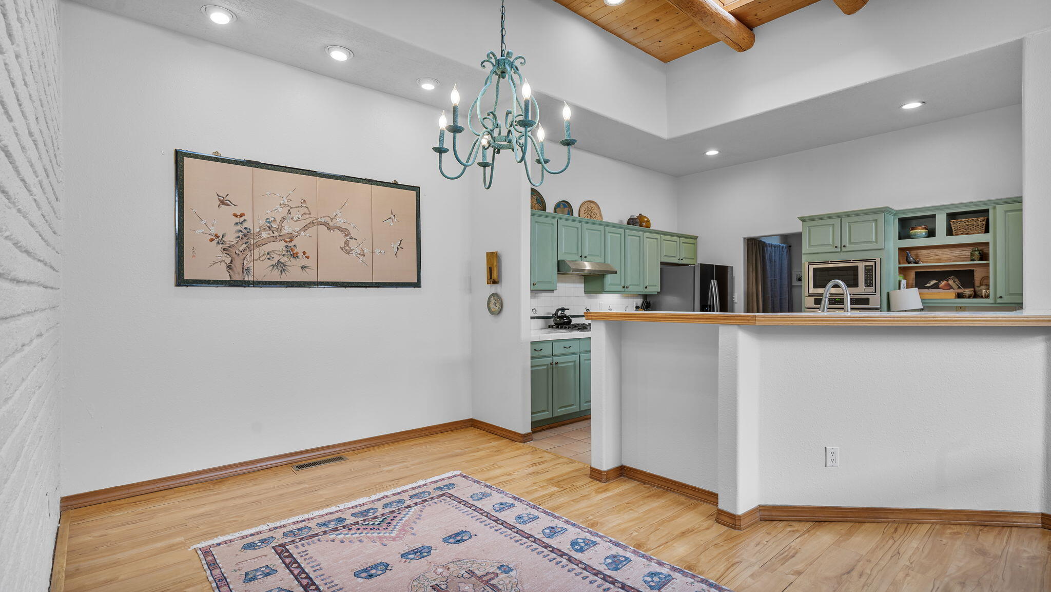 6304 CANTERBURY NE
