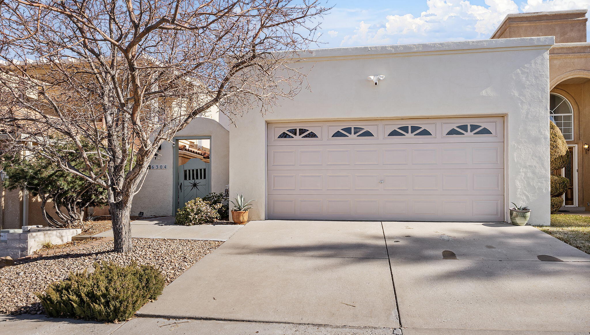 6304 CANTERBURY NE