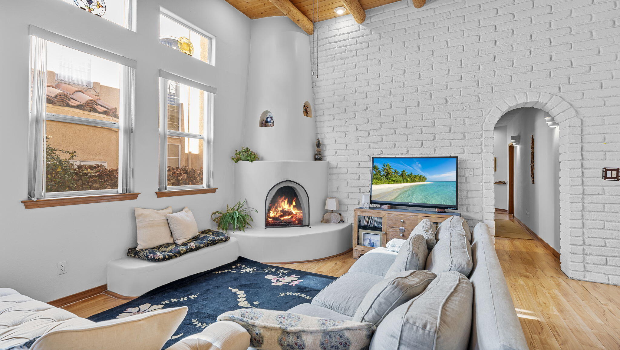 6304 CANTERBURY NE