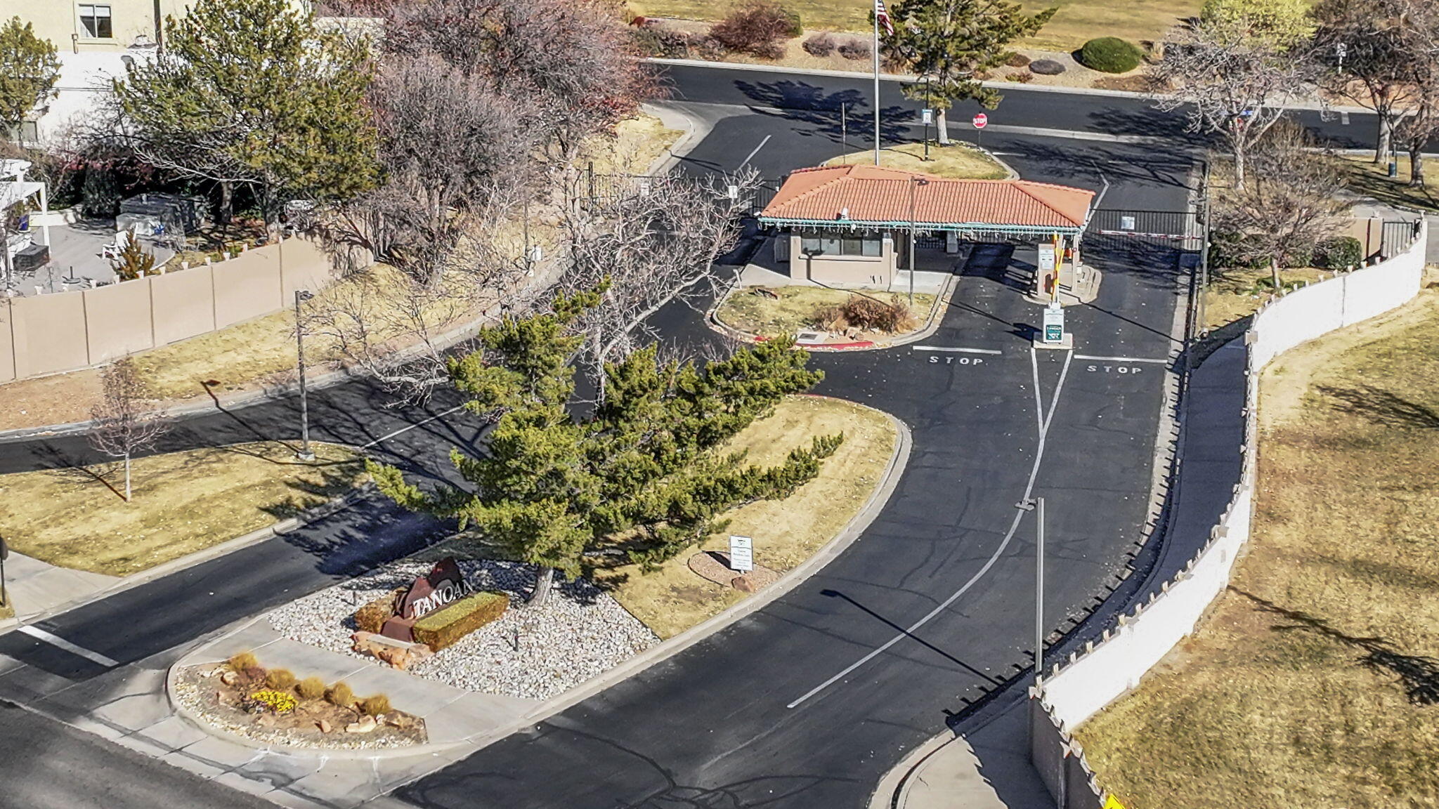 6304 CANTERBURY NE
