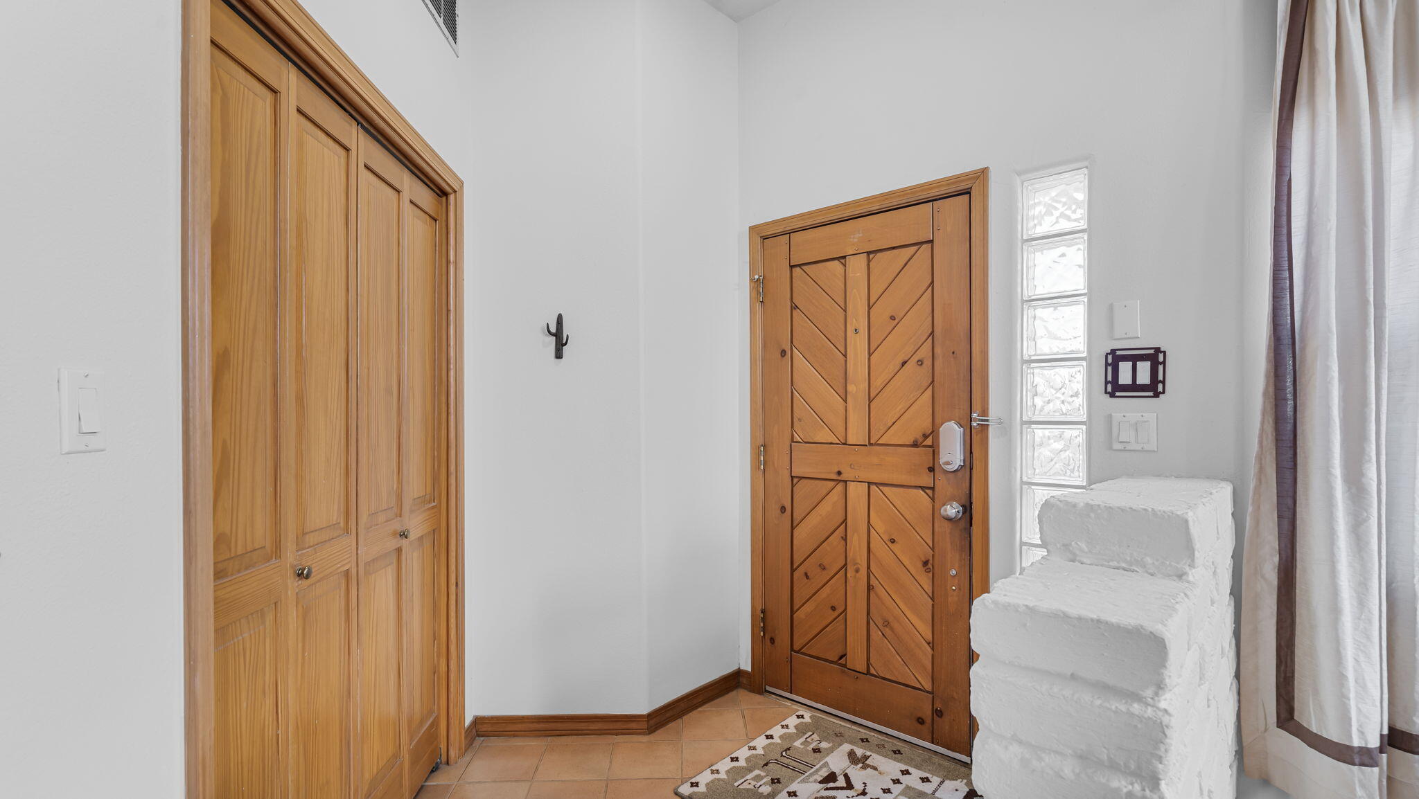 6304 CANTERBURY NE