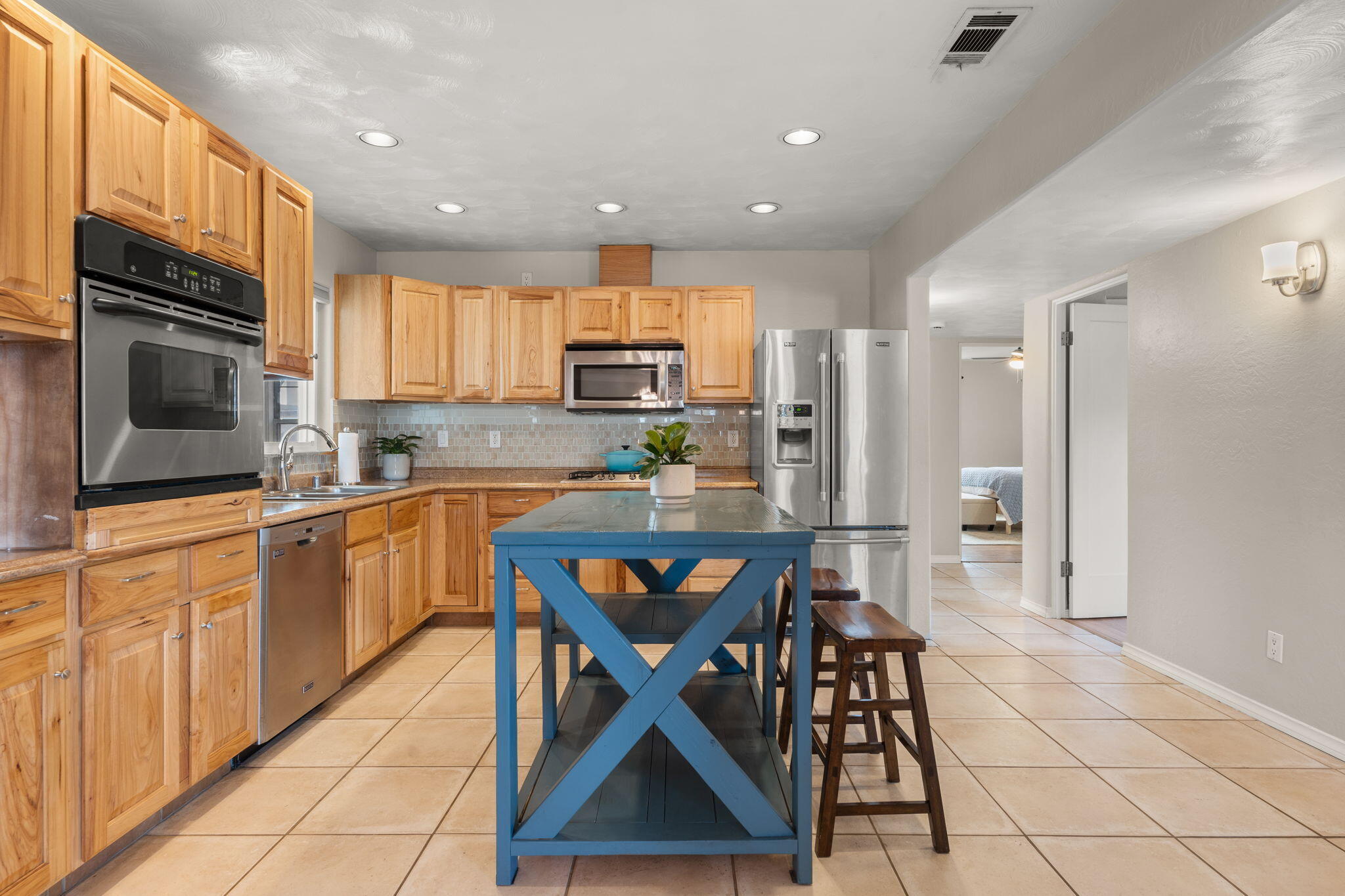 9812 MCKNIGHT Avenue NE