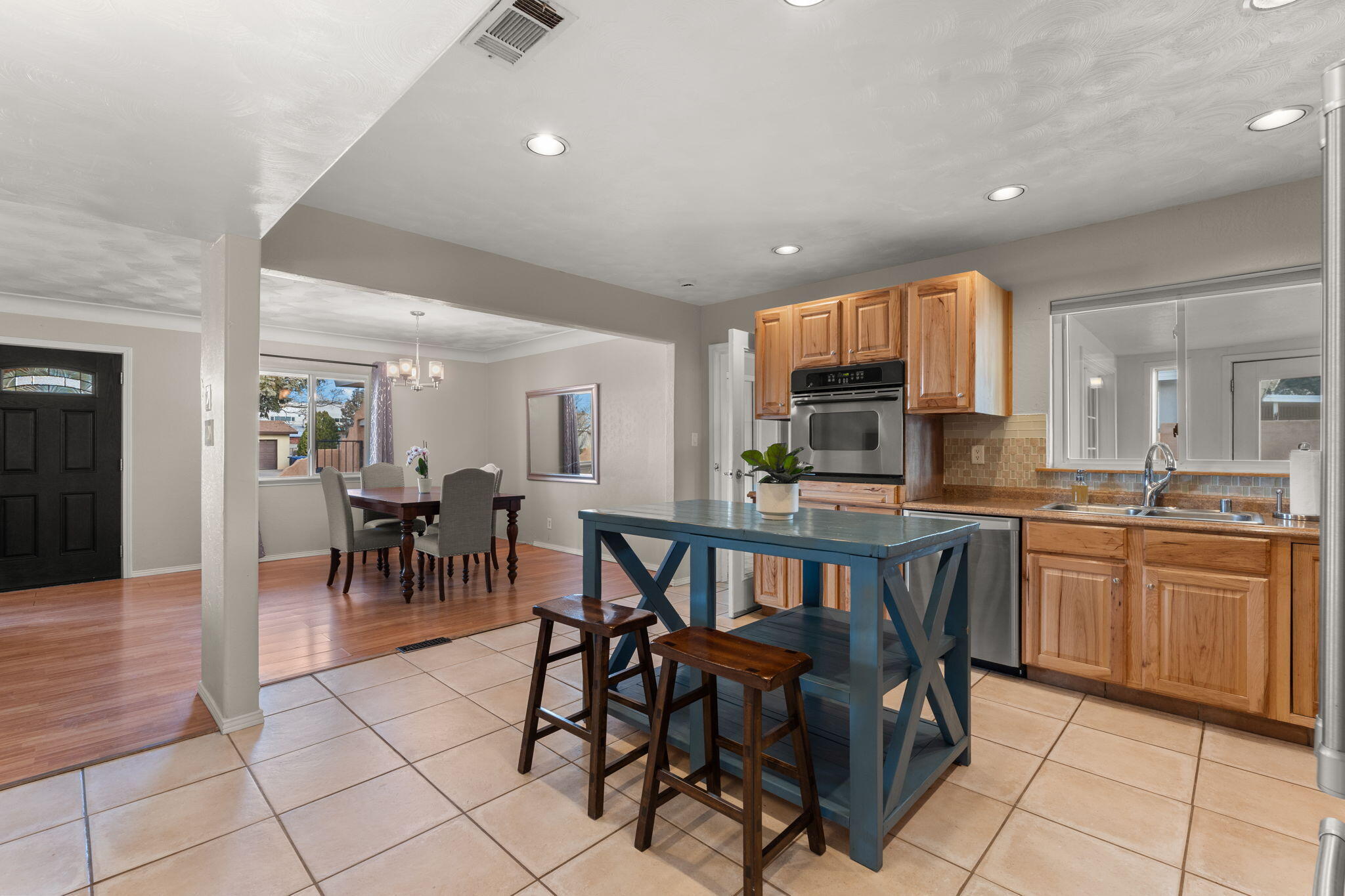 9812 MCKNIGHT Avenue NE