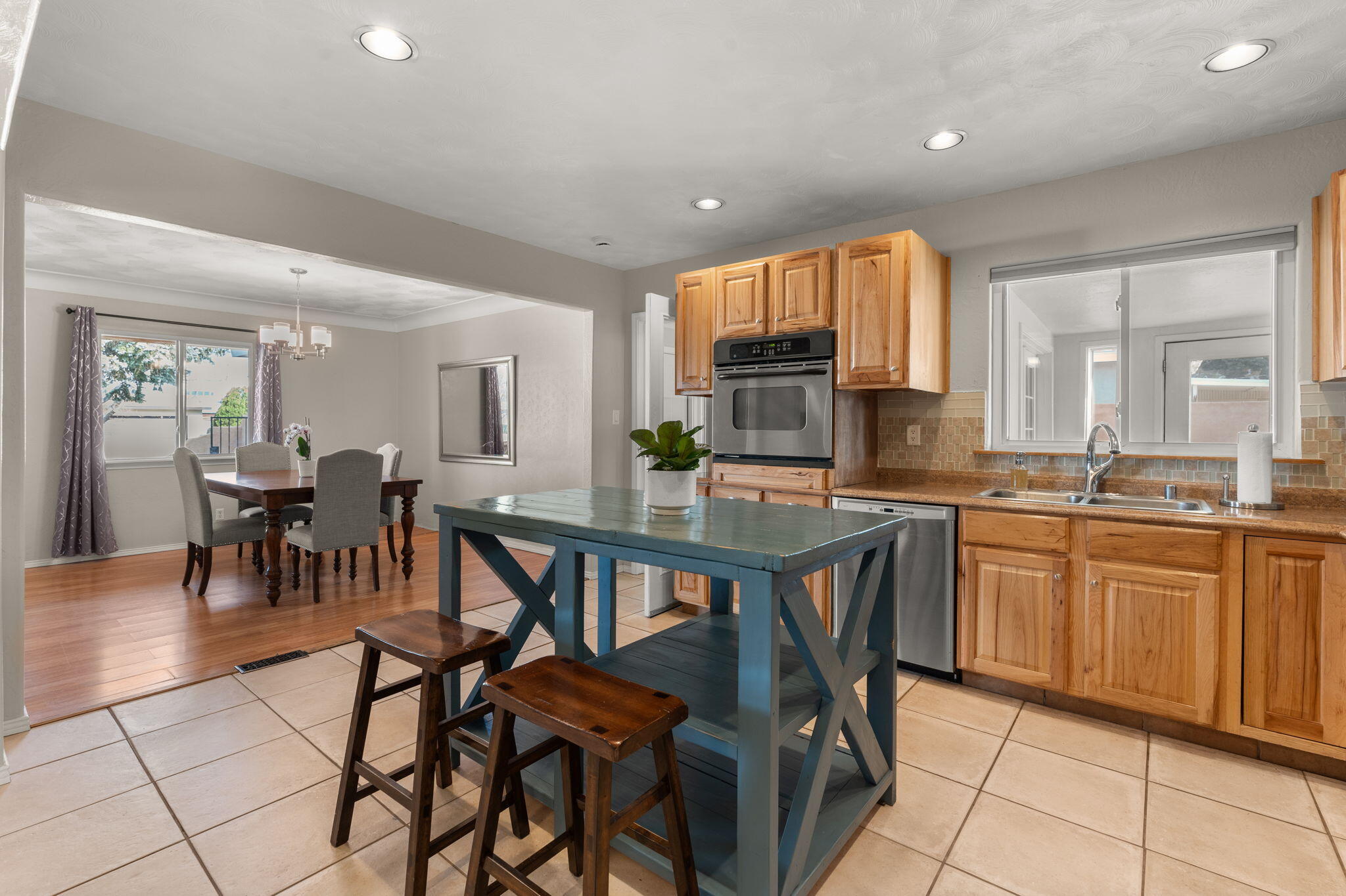 9812 MCKNIGHT Avenue NE