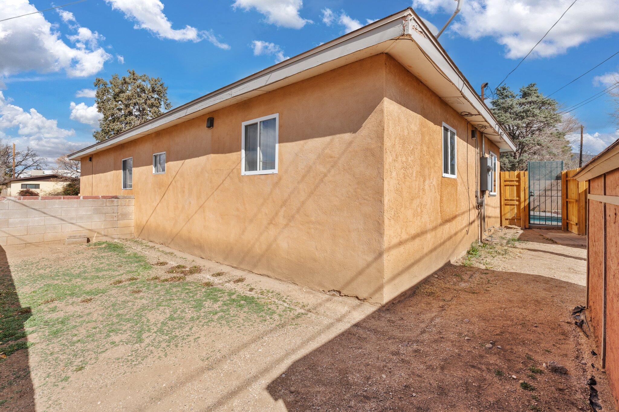 9812 MCKNIGHT Avenue NE