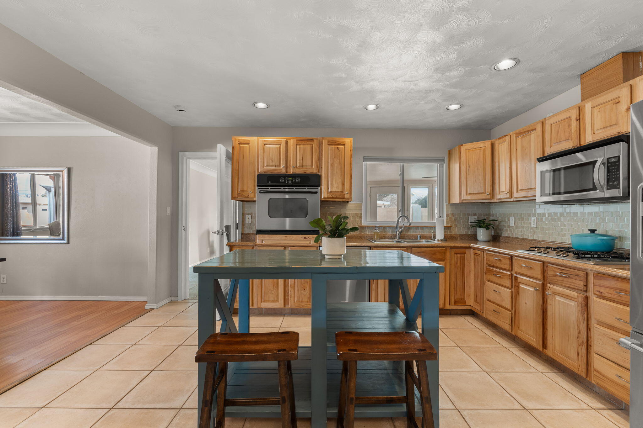 9812 MCKNIGHT Avenue NE