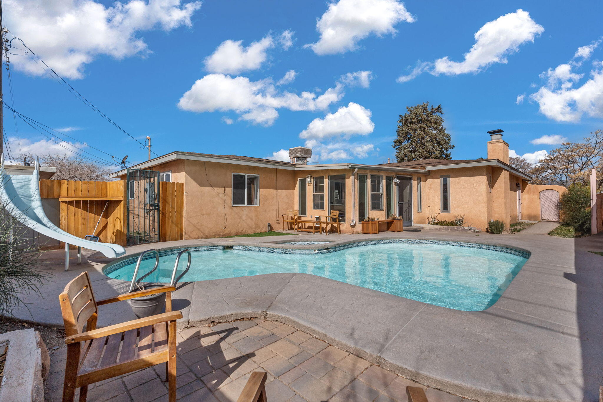 9812 MCKNIGHT Avenue NE