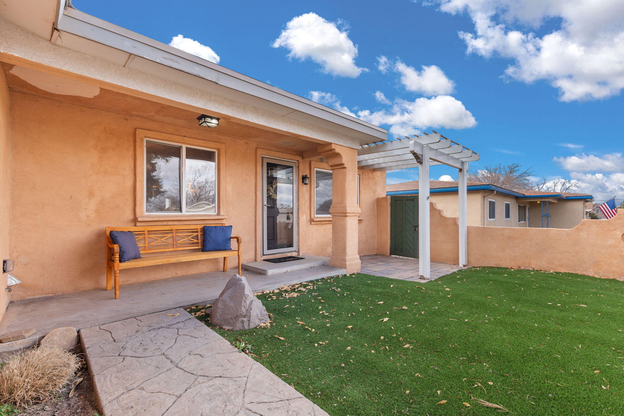 9812 MCKNIGHT Avenue NE