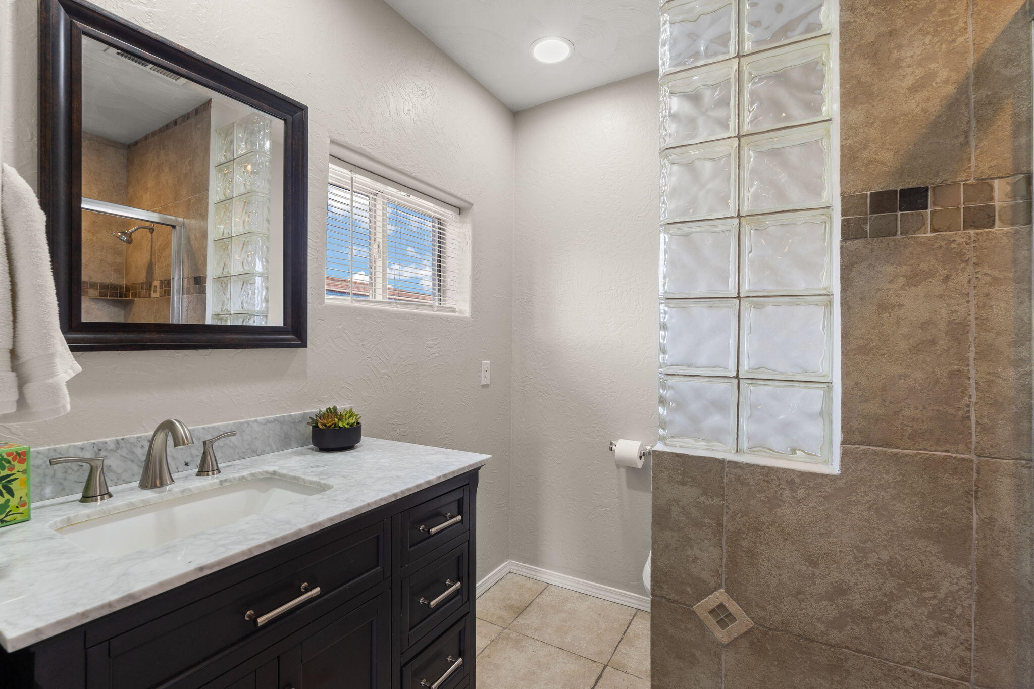 9812 MCKNIGHT Avenue NE