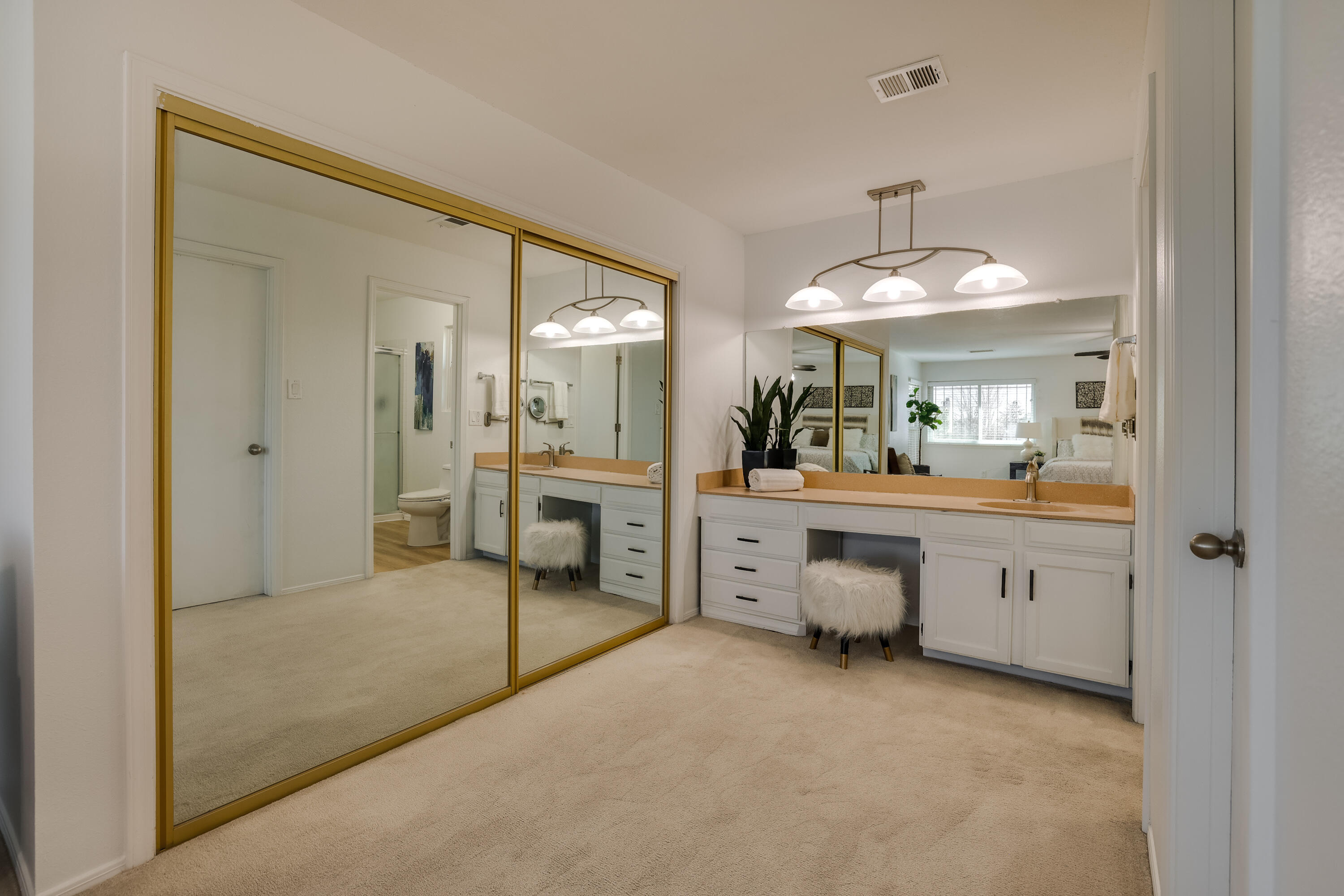 9605 LA PLAYA Street NE