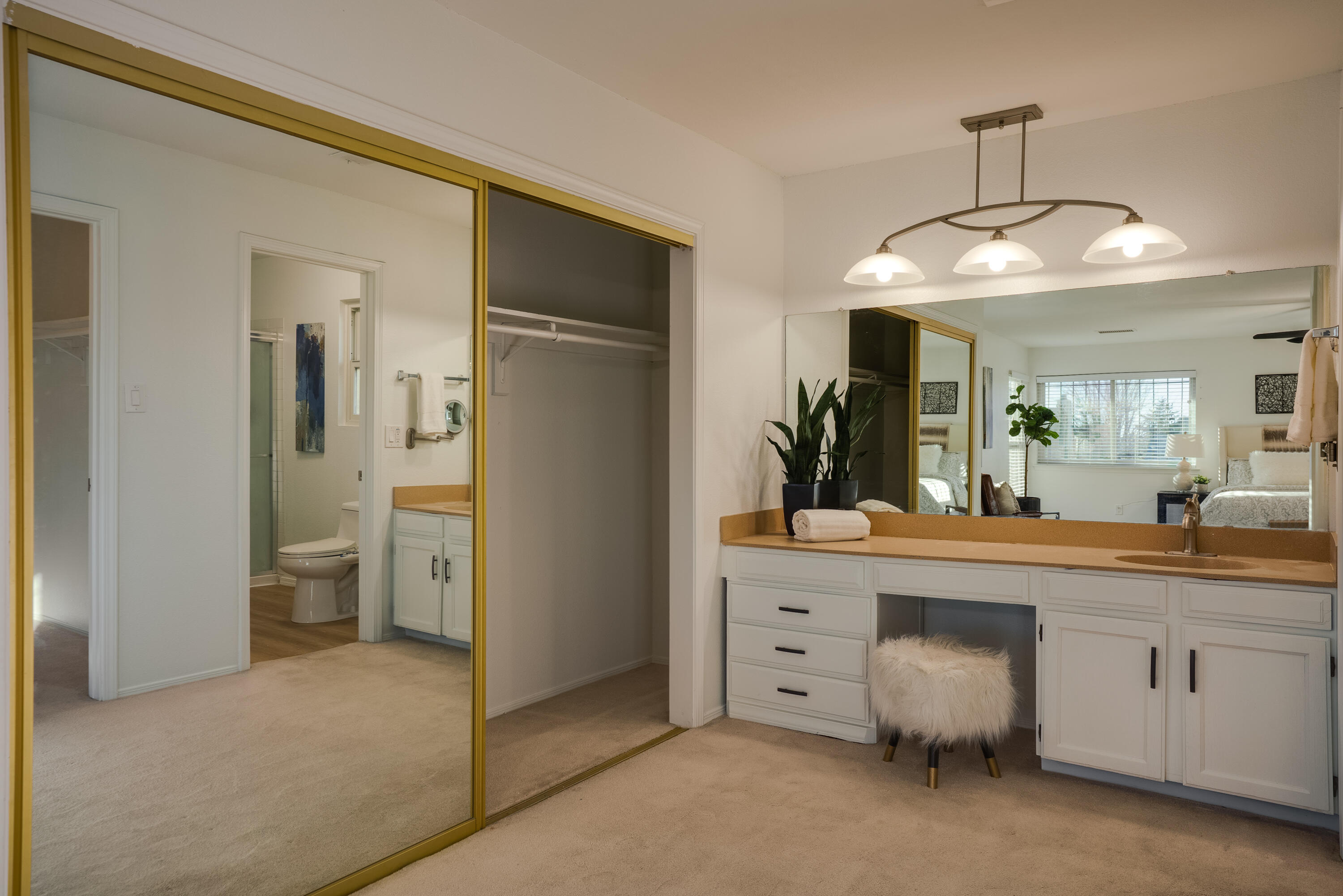 9605 LA PLAYA Street NE