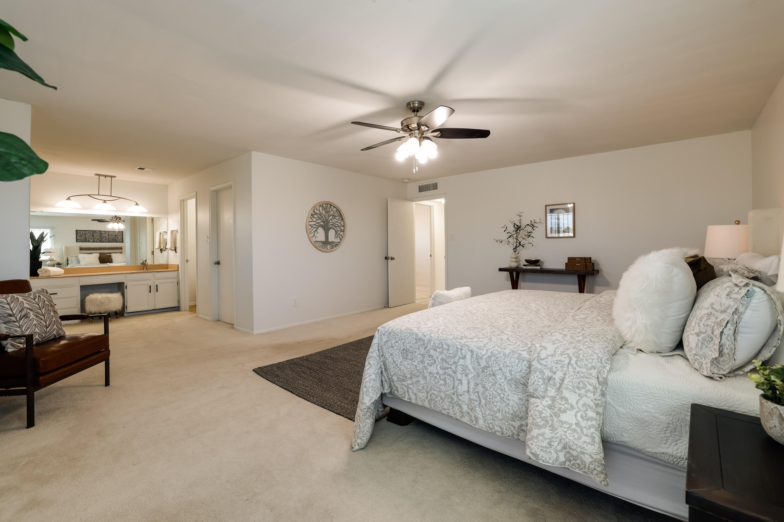 9605 LA PLAYA Street NE