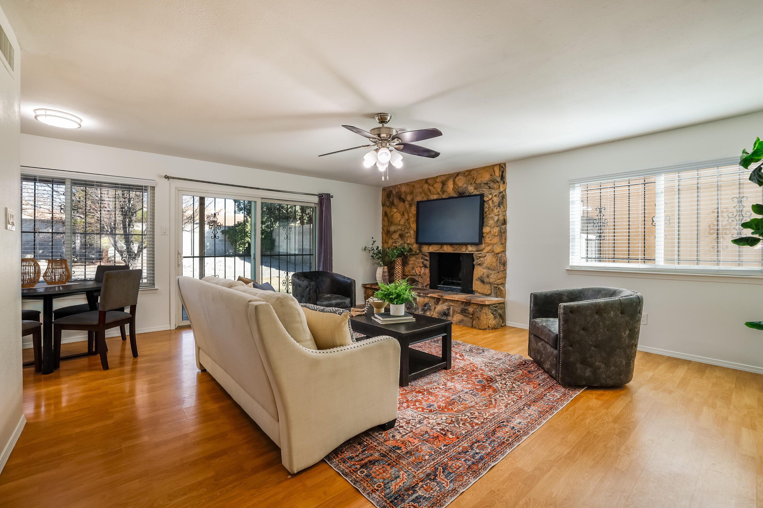 9605 LA PLAYA Street NE