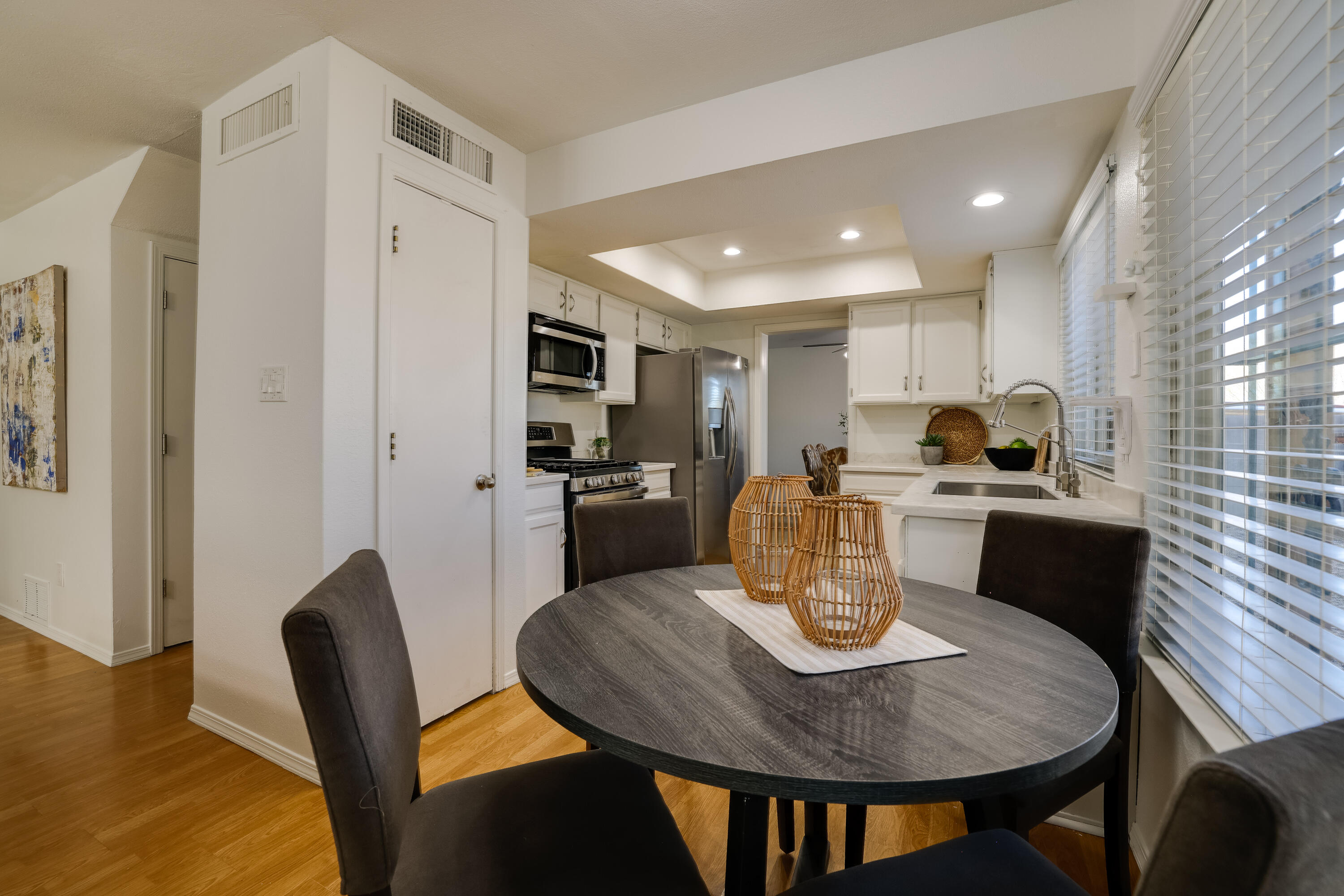 9605 LA PLAYA Street NE