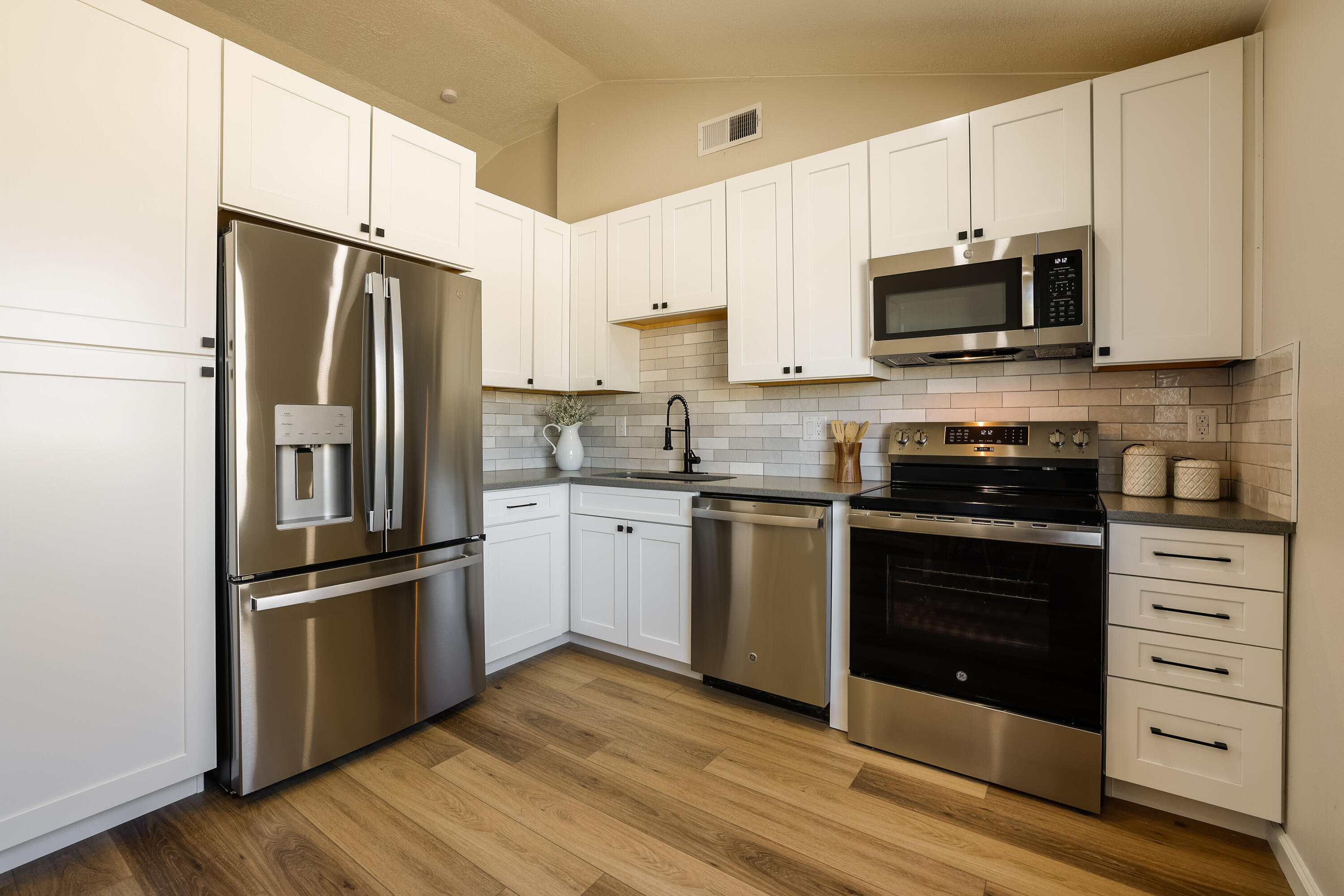 748 ORINOCO Drive SE