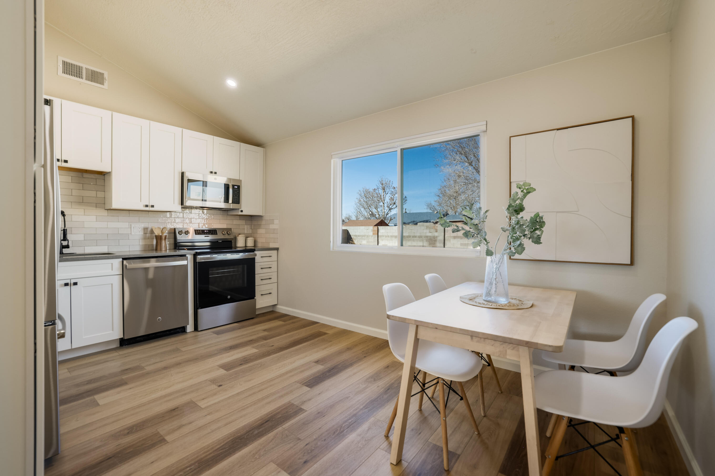 748 ORINOCO Drive SE