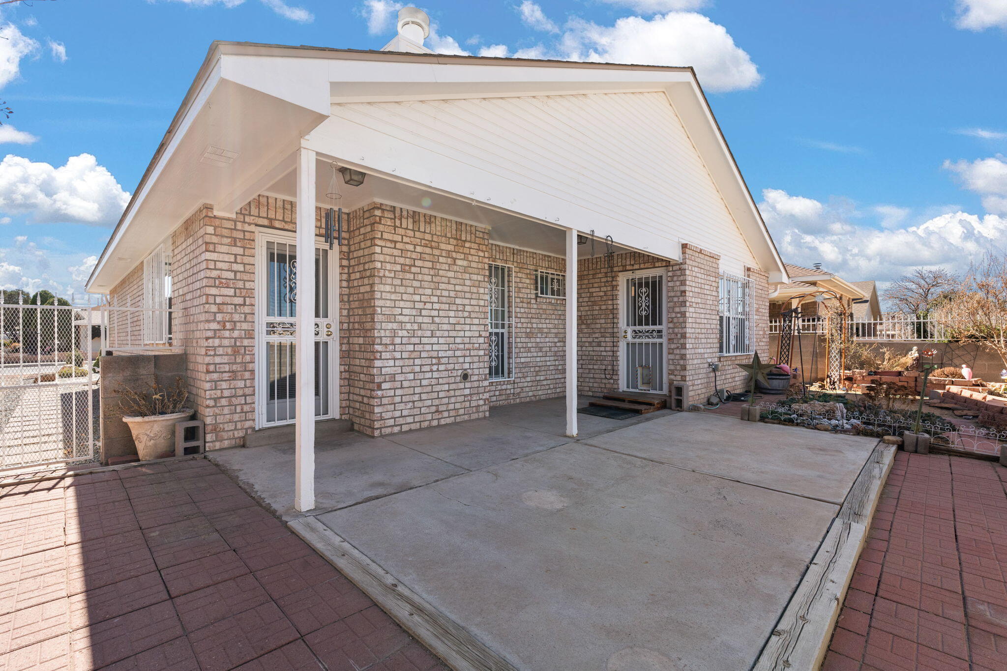 6783 FOREST HILLS Drive NE