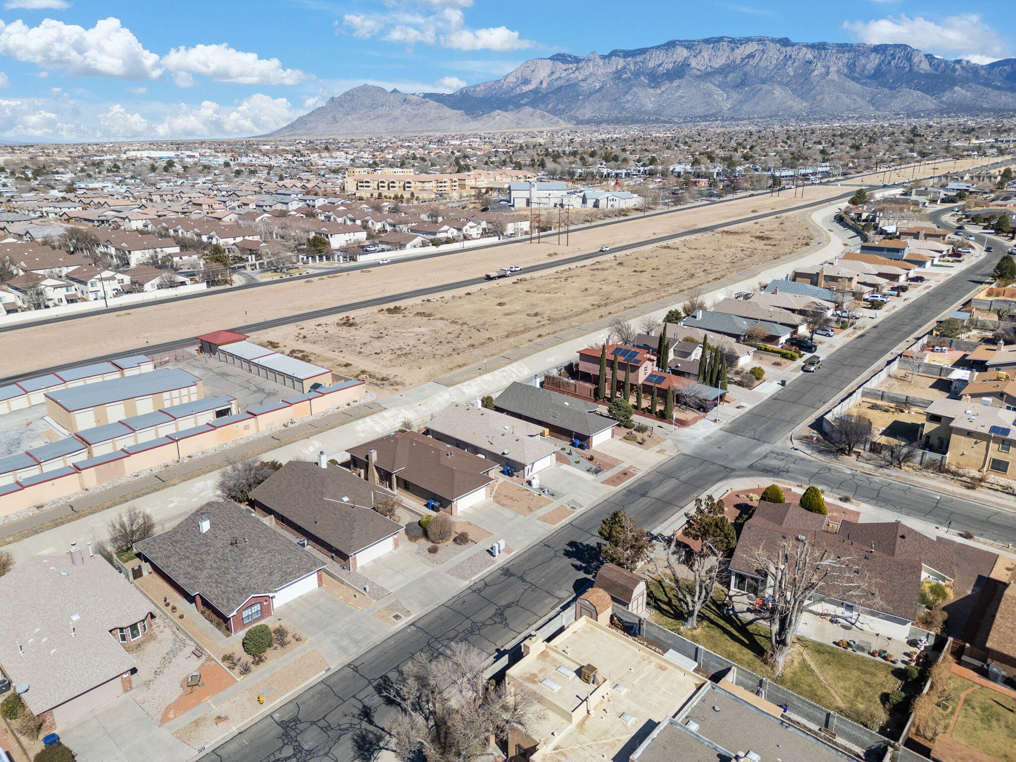 6783 FOREST HILLS Drive NE