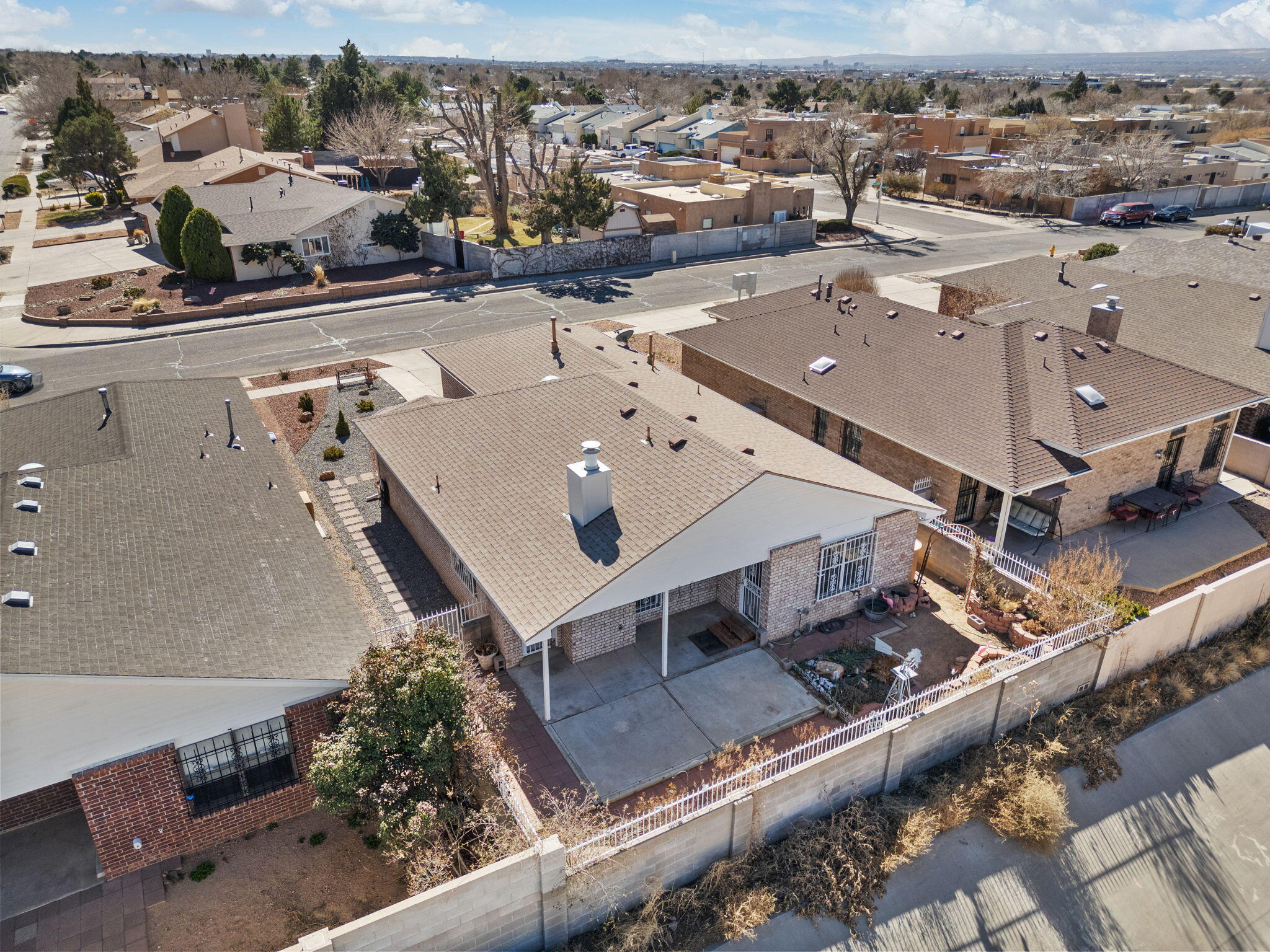 6783 FOREST HILLS Drive NE