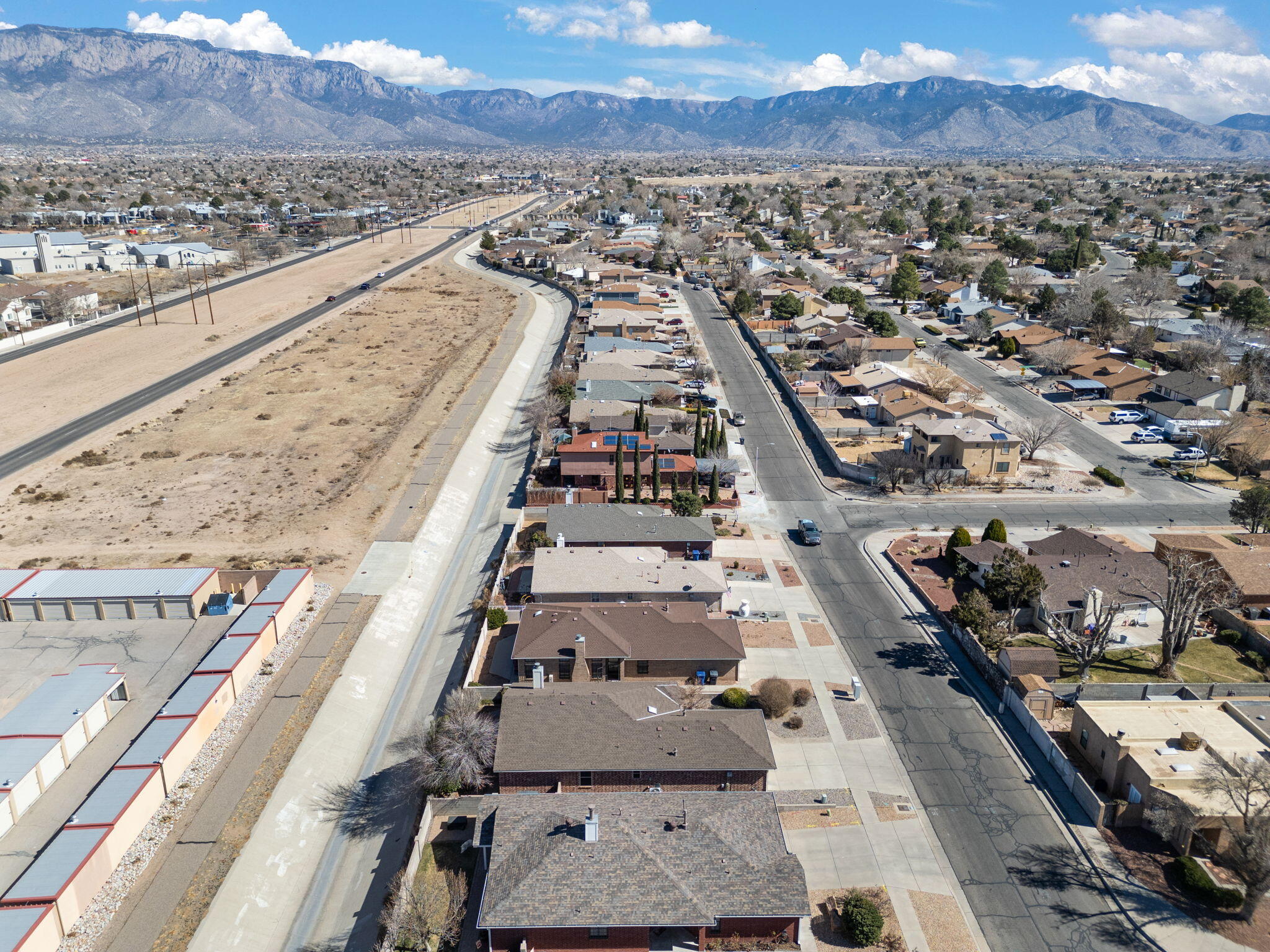 6783 FOREST HILLS Drive NE